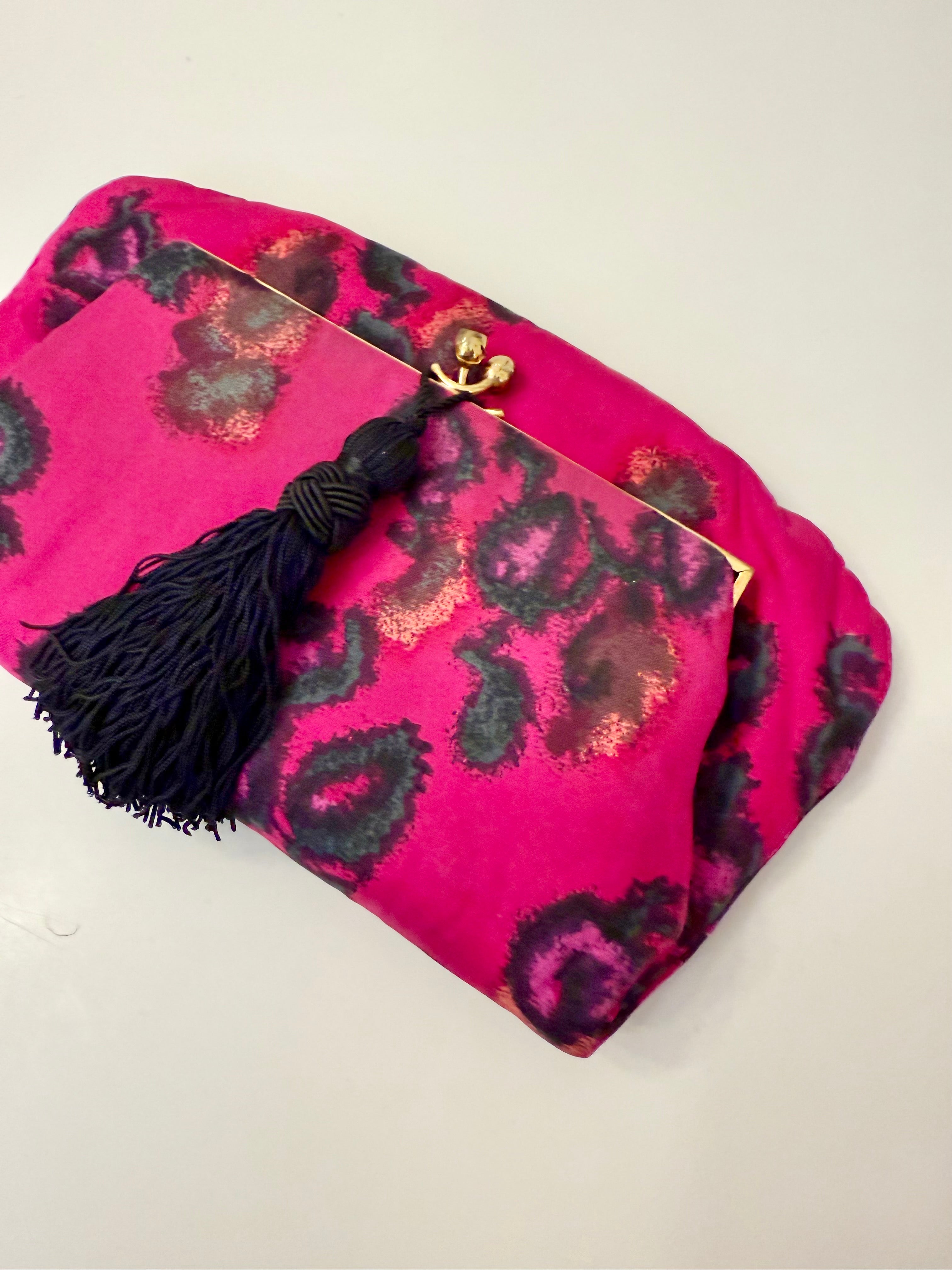 1960's Flirty gal darling floral clutch bag.... so elegant