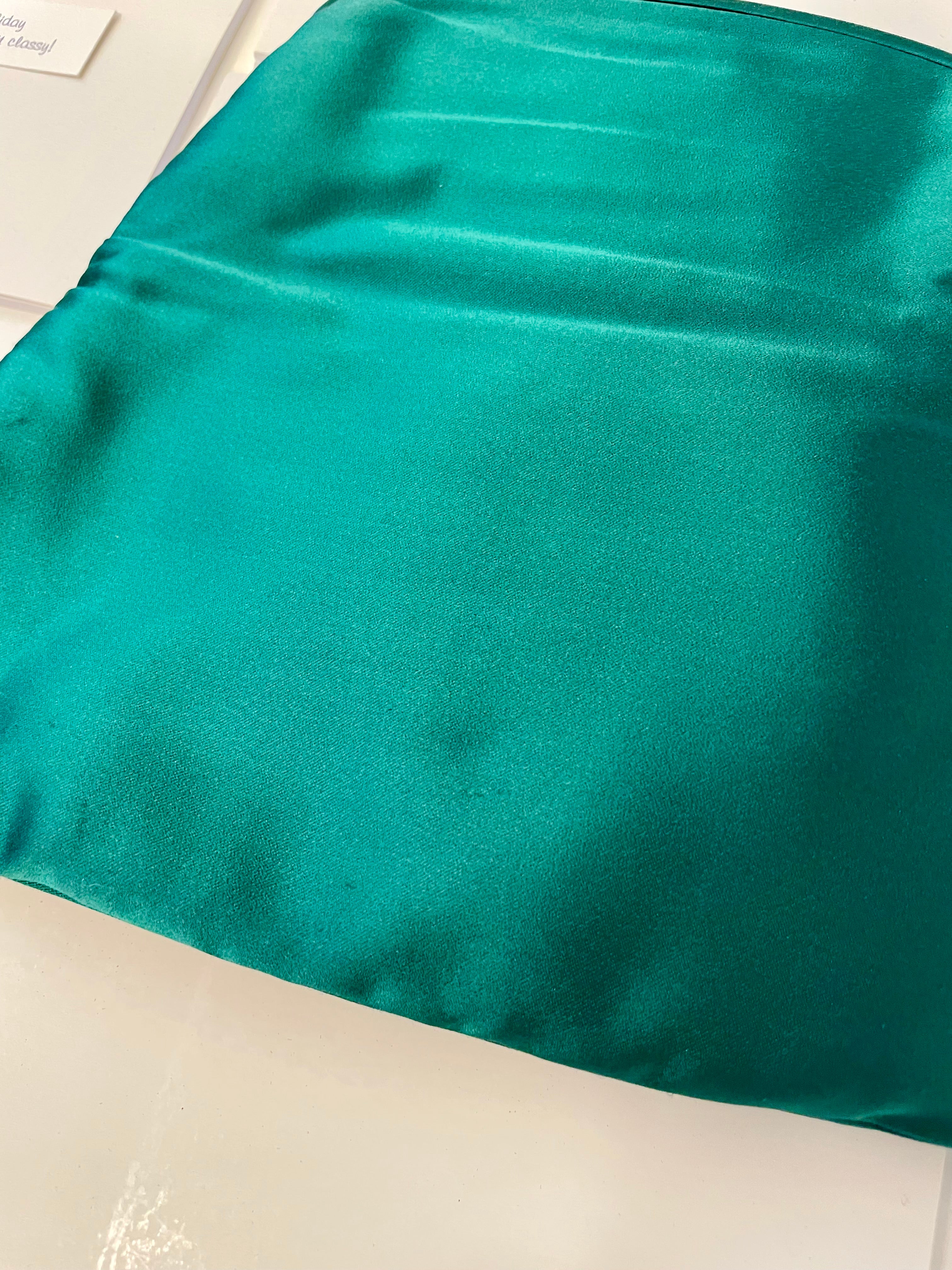 The most divine 1960's emerald green satin evening purse...... so classy!