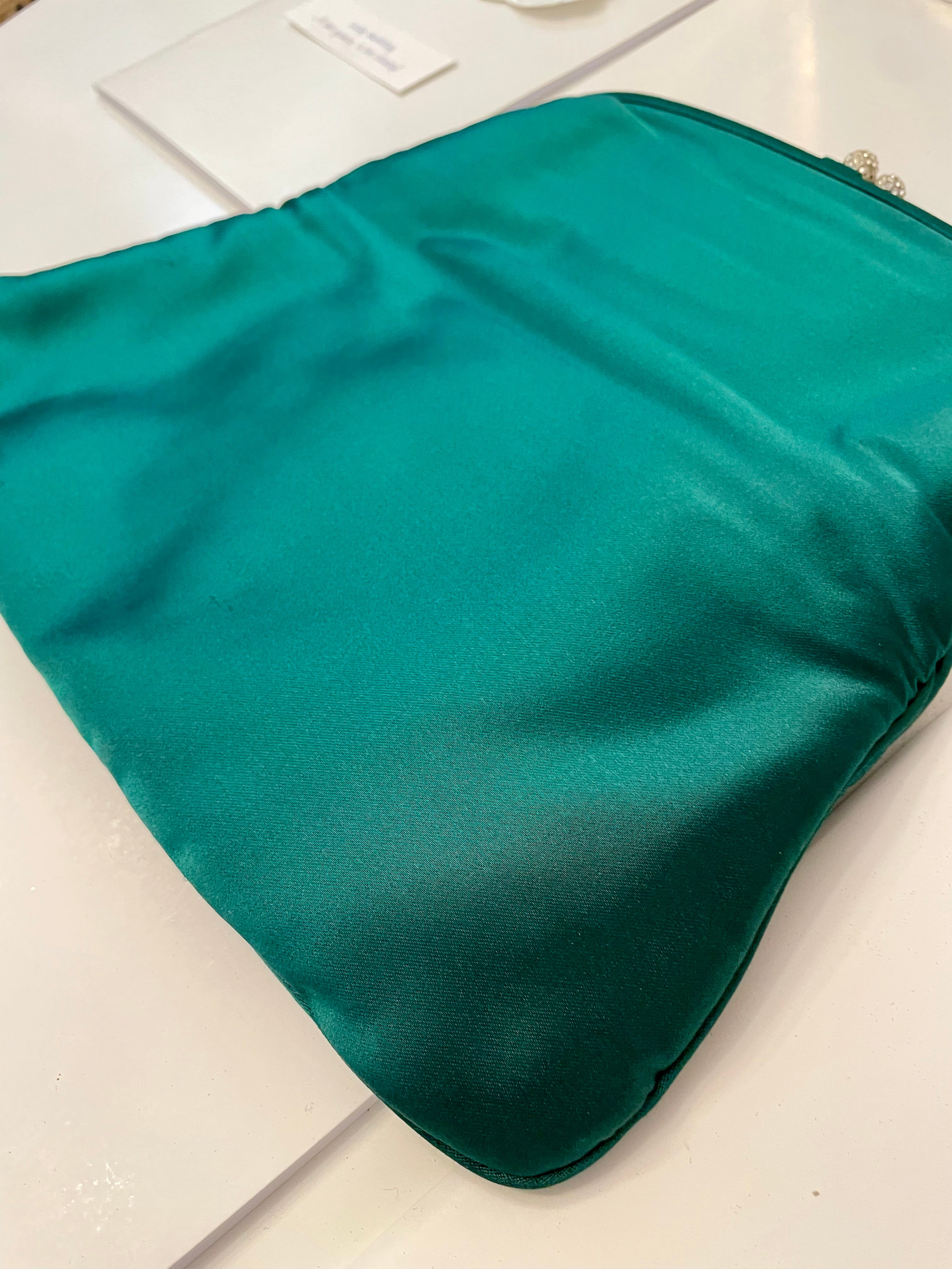 The most divine 1960's emerald green satin evening purse...... so classy!