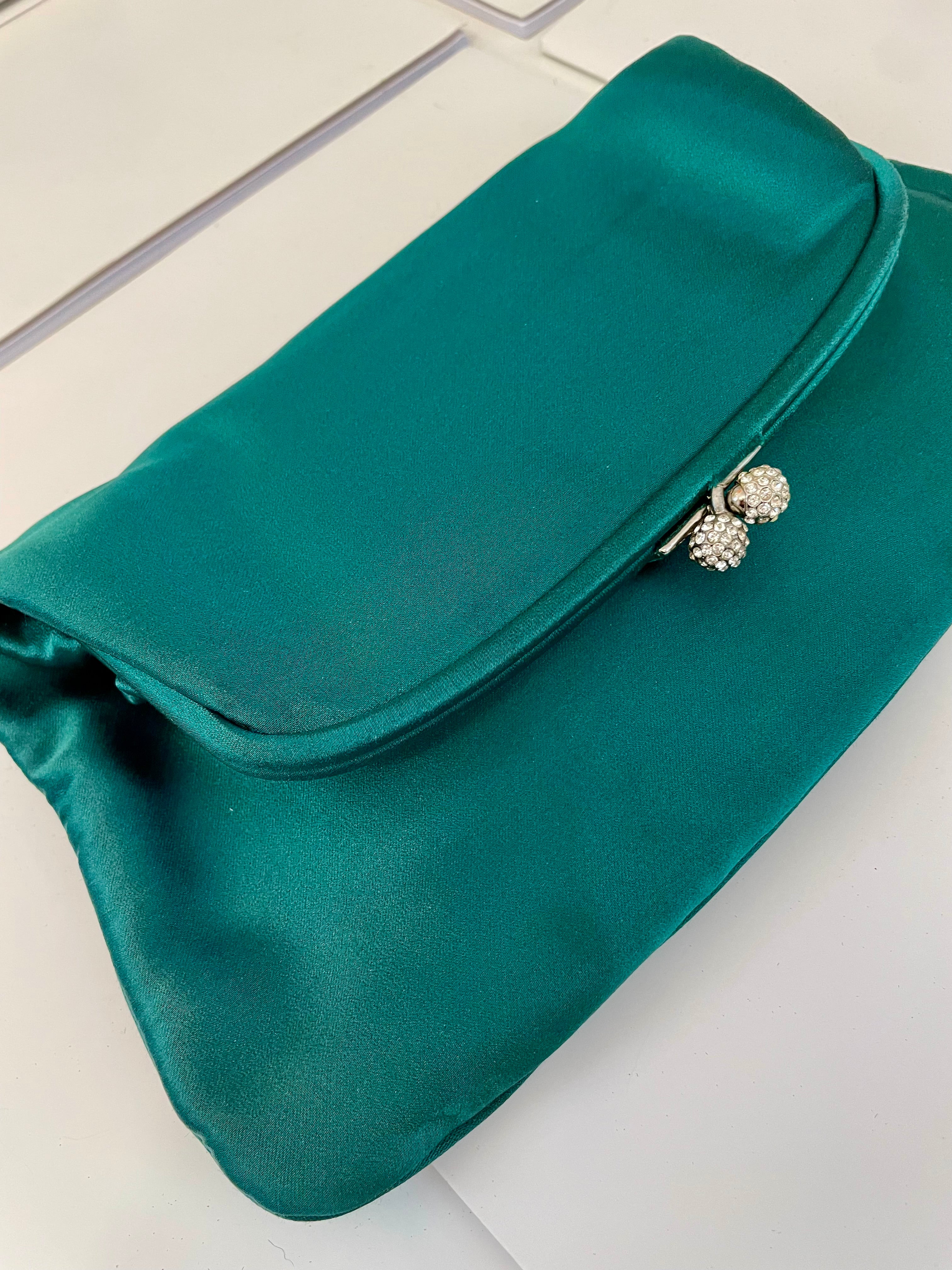 The most divine 1960's emerald green satin evening purse...... so classy!