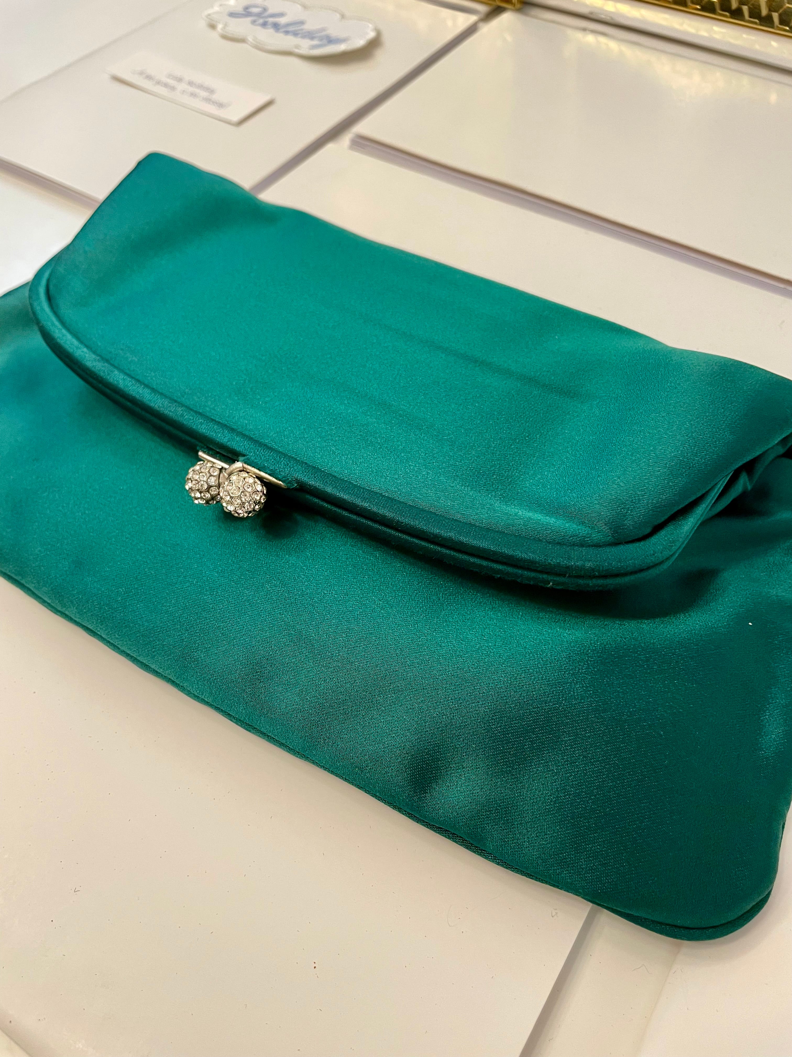 The most divine 1960's emerald green satin evening purse...... so classy!