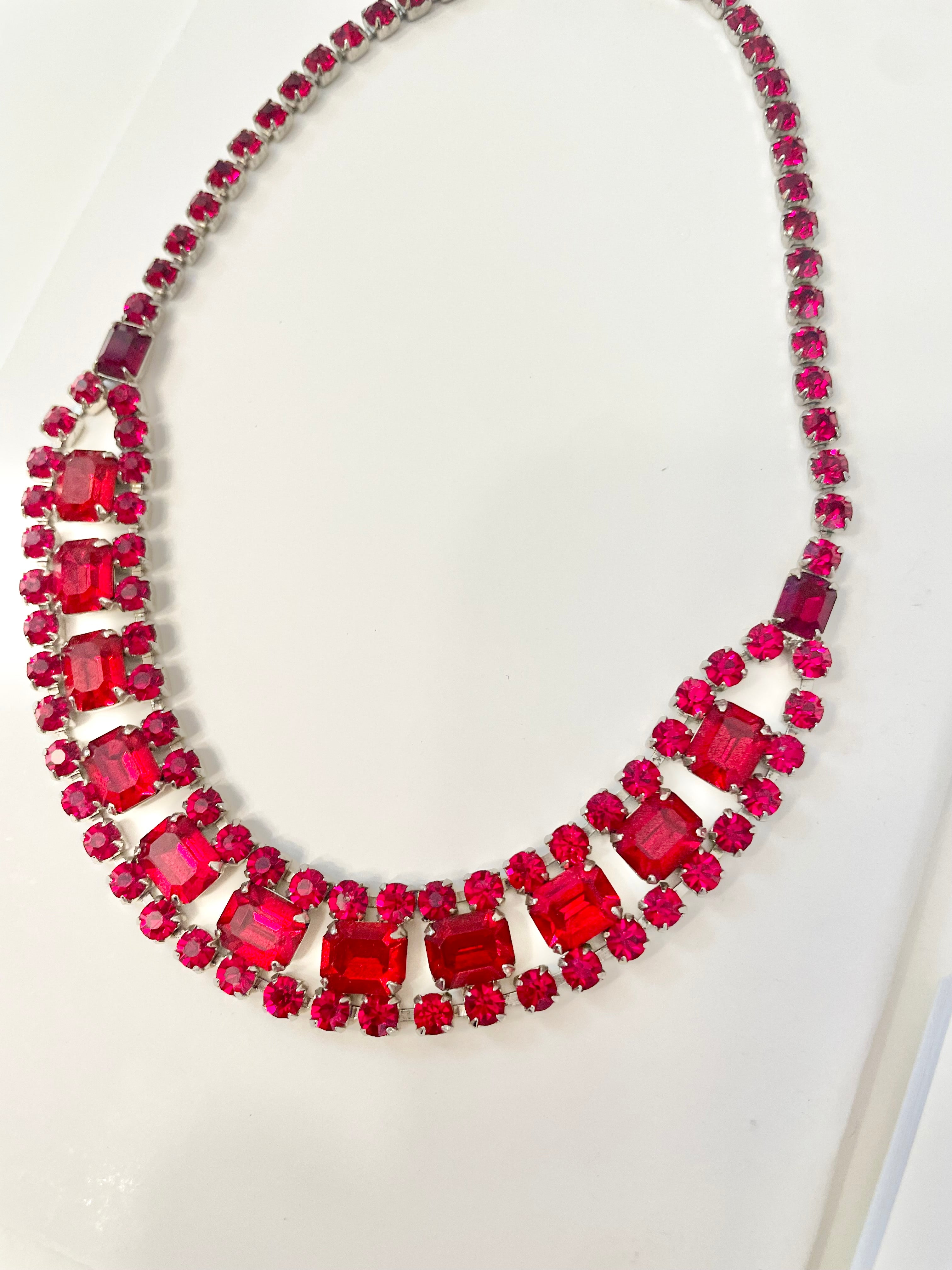 1960's stunning ruby glass collar necklace.. so lovely