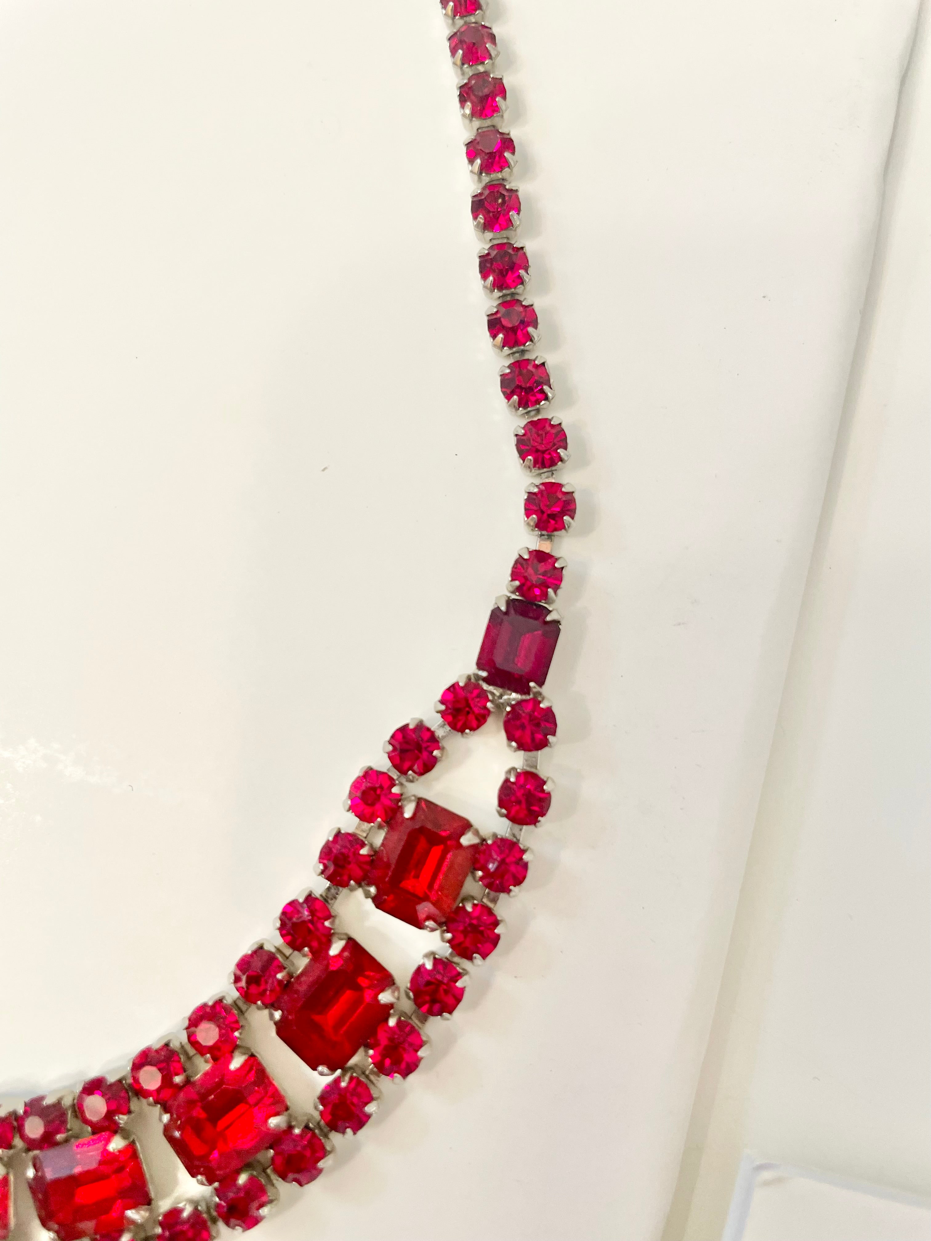 1960's stunning ruby glass collar necklace.. so lovely