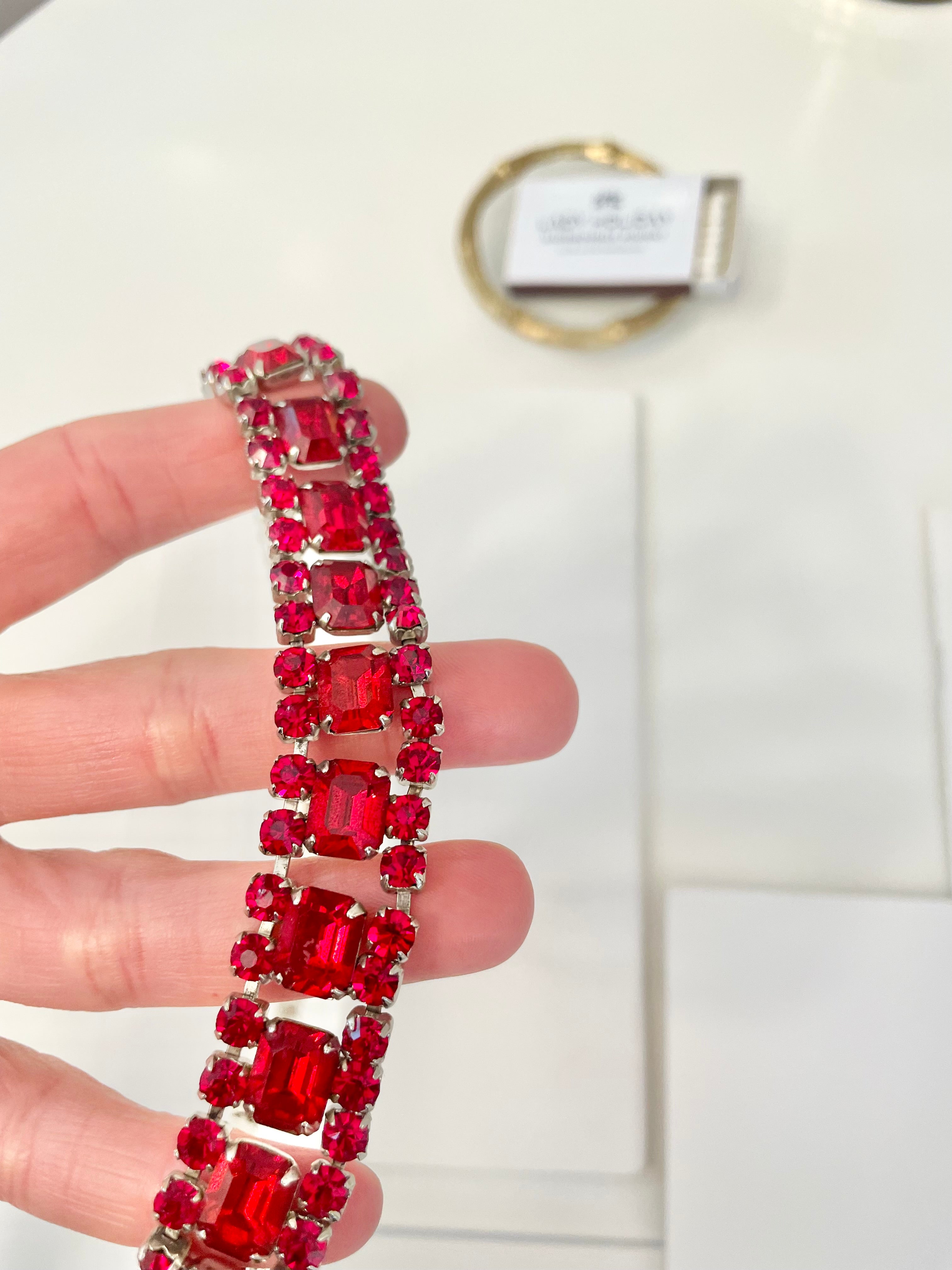 1960's stunning ruby glass collar necklace.. so lovely