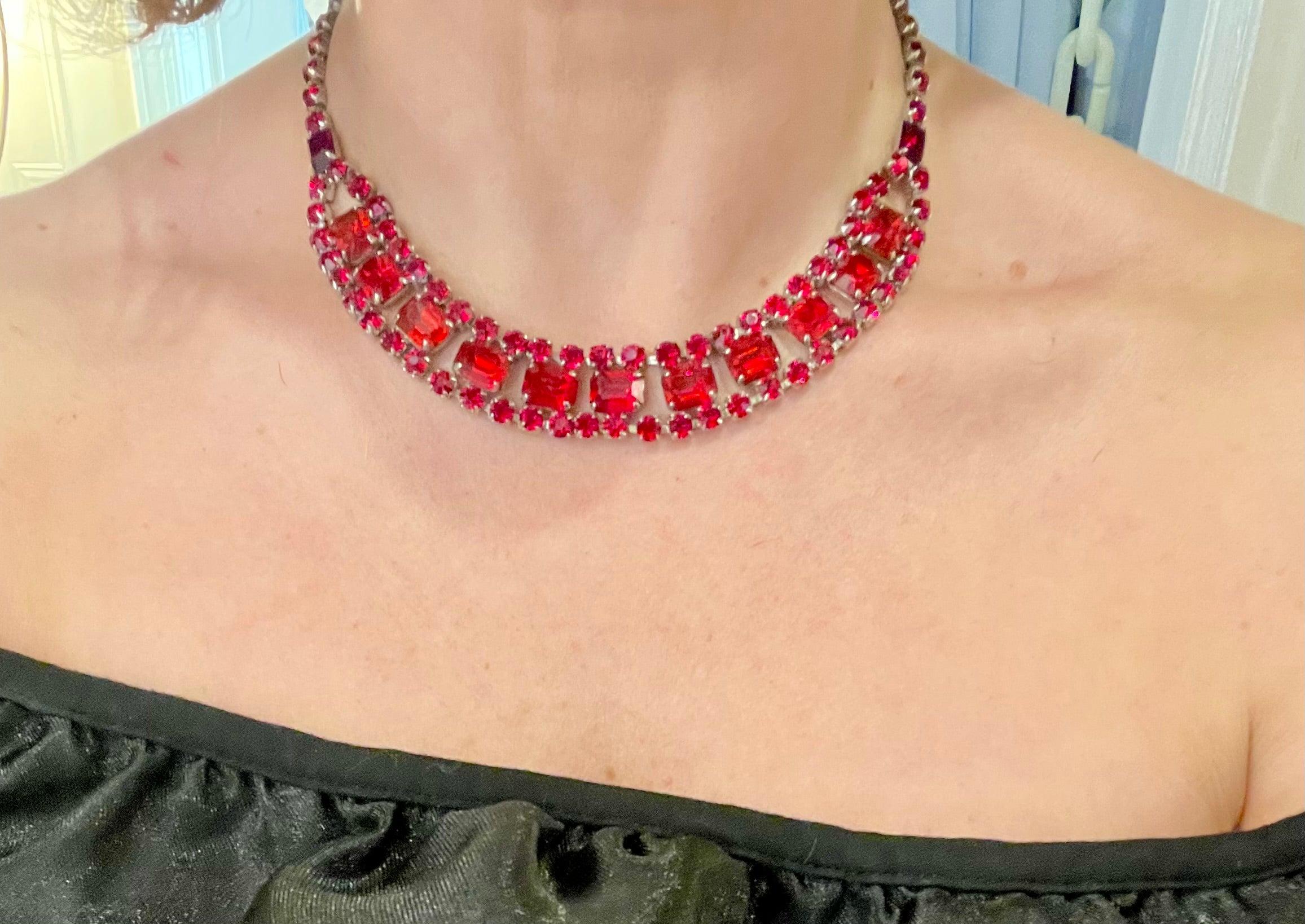 1960's stunning ruby glass collar necklace.. so lovely