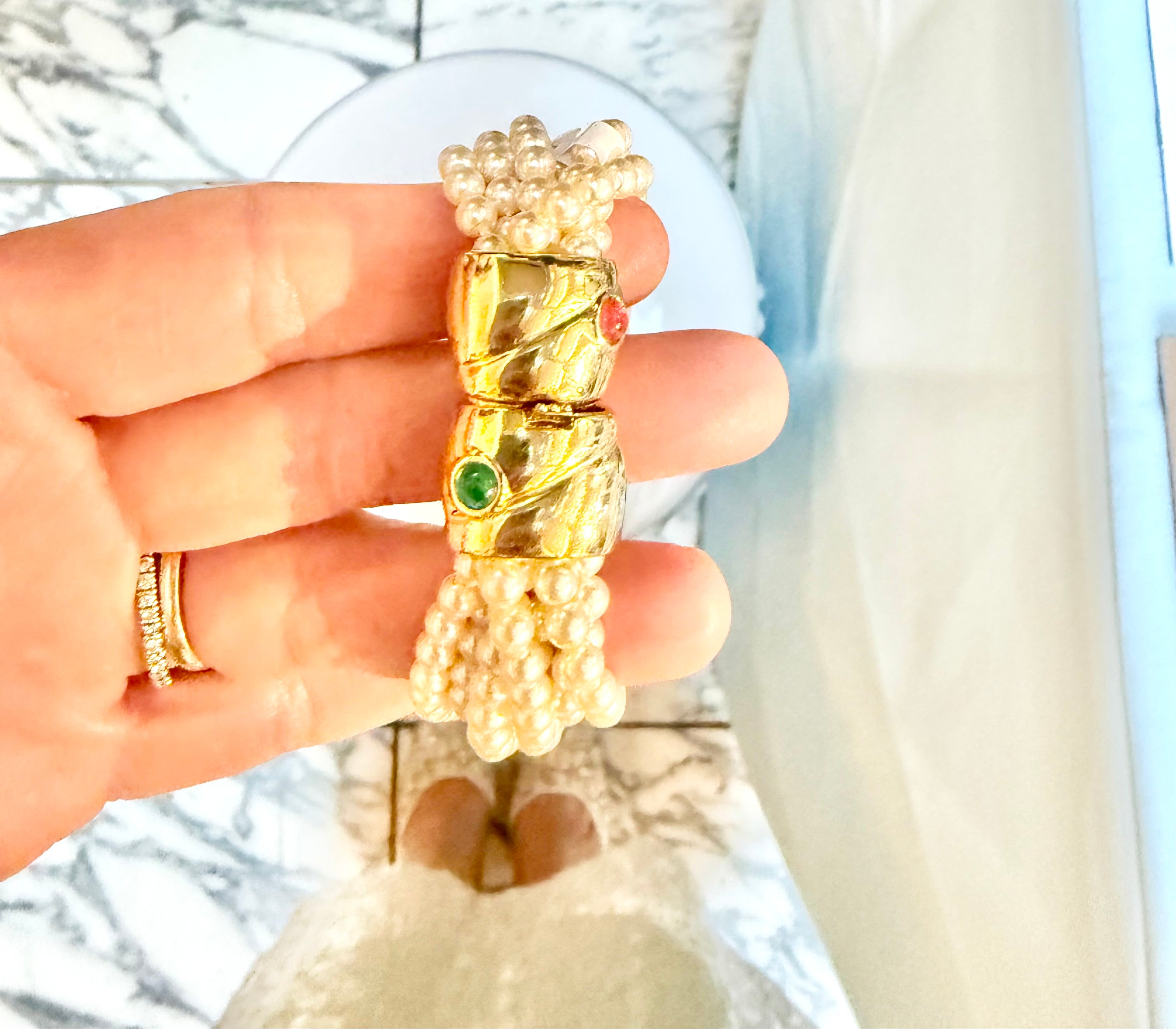 That charming gal and her pearls..