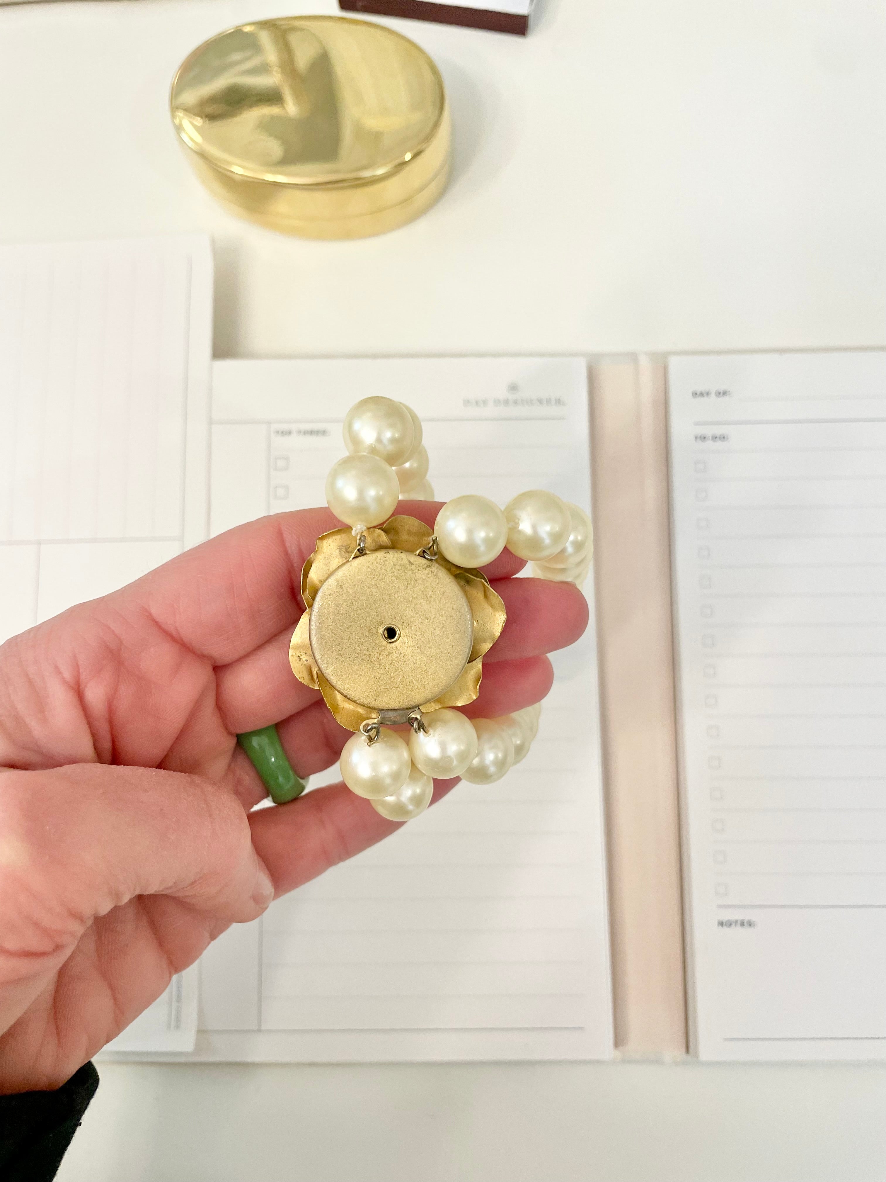 1960's charming pearl bracelet with lovely large gold flower clasp!