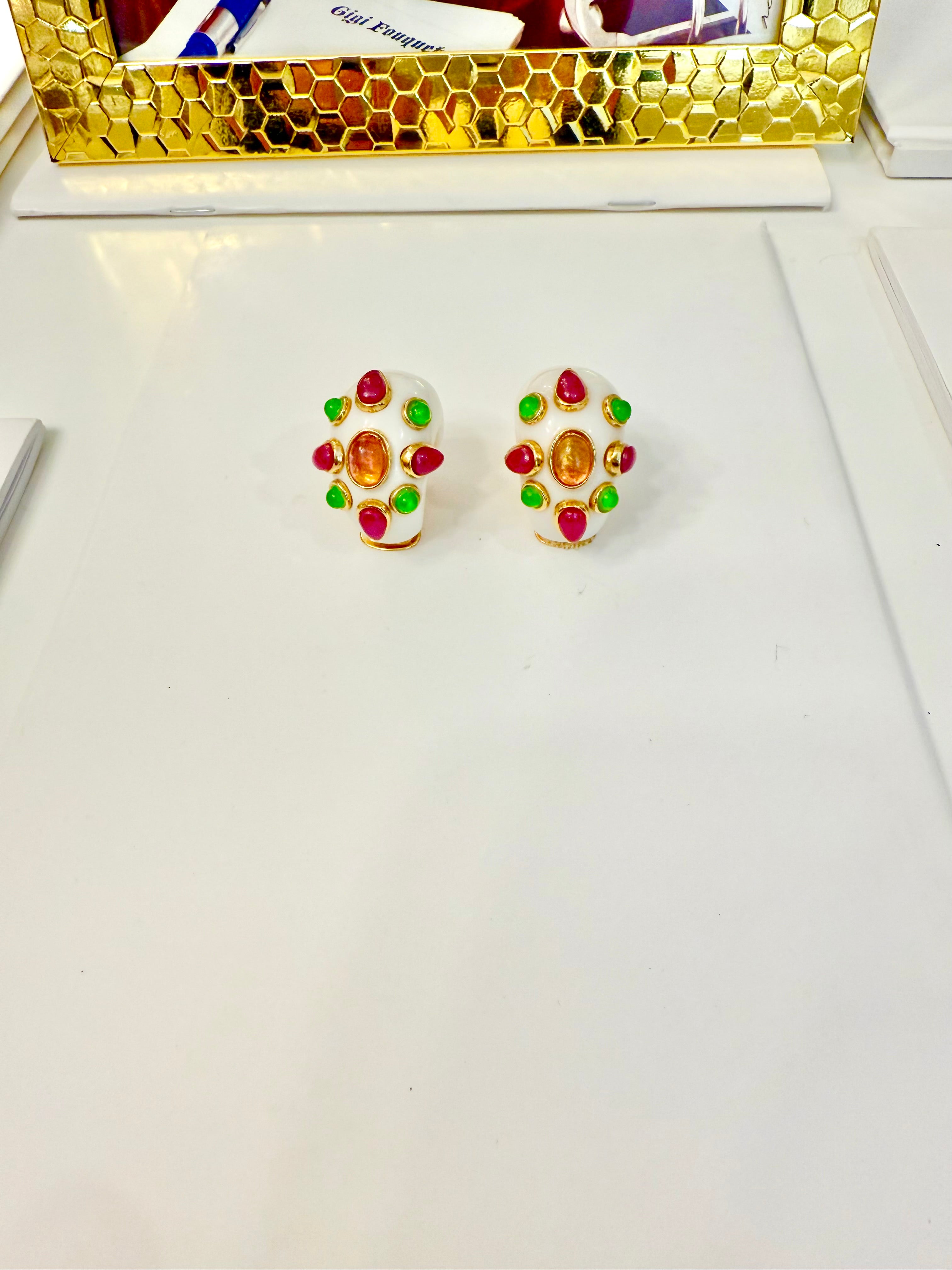 The most extraordinary colorful shrimp style earrings... a true classic