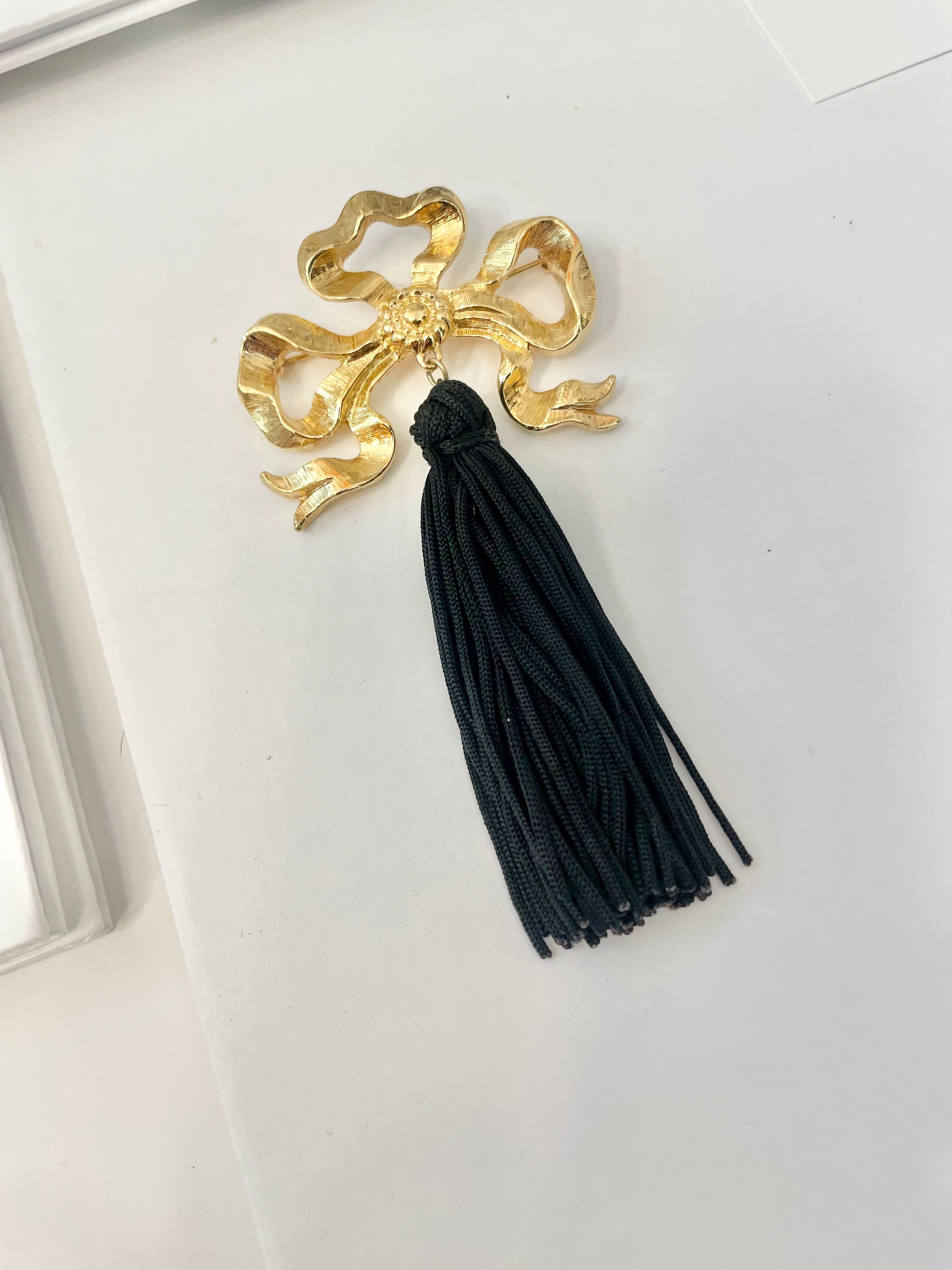 1970's super chic, gold bow tassel brooch..absolutely elegant!