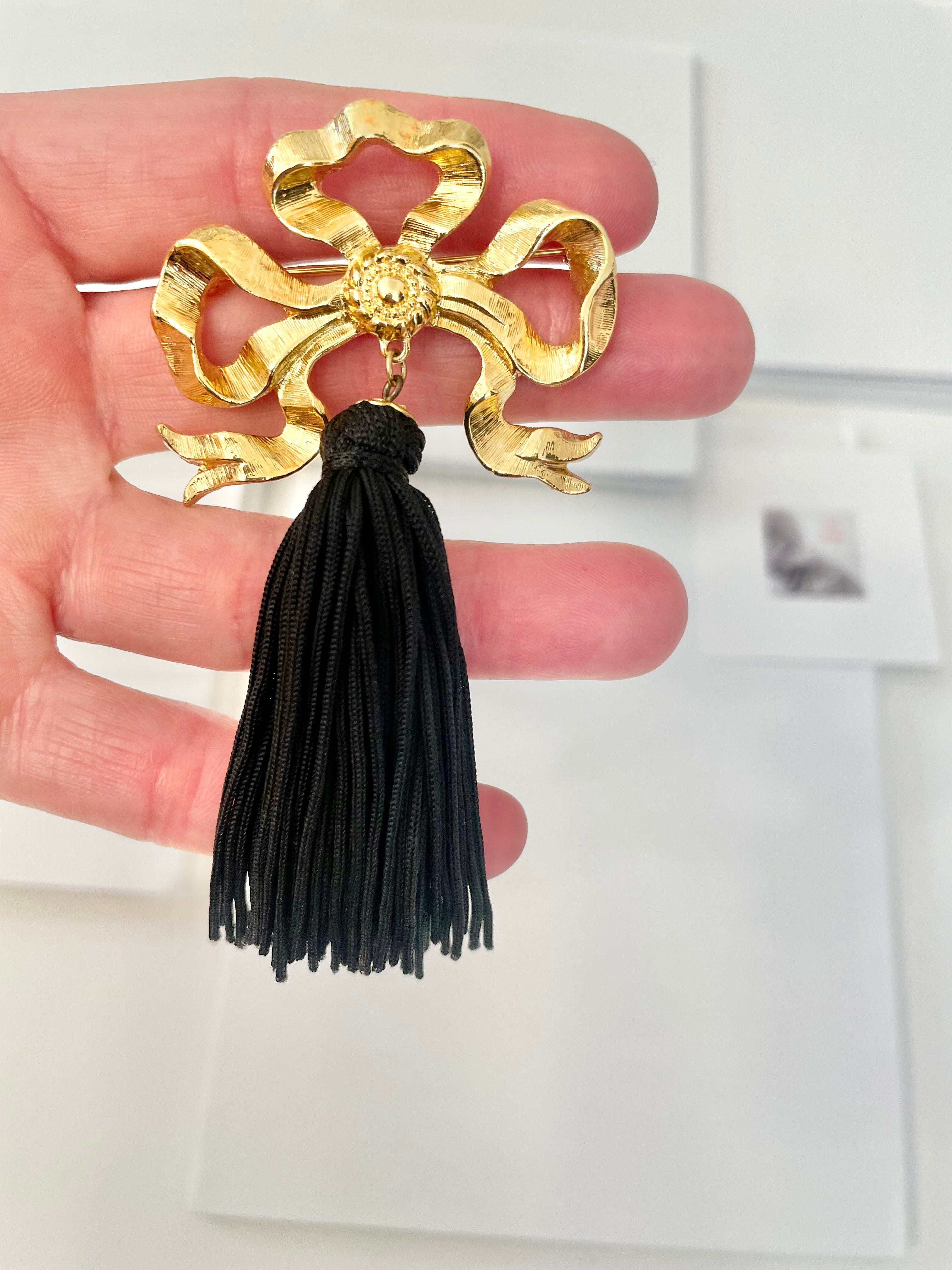 1970's super chic, gold bow tassel brooch..absolutely elegant!