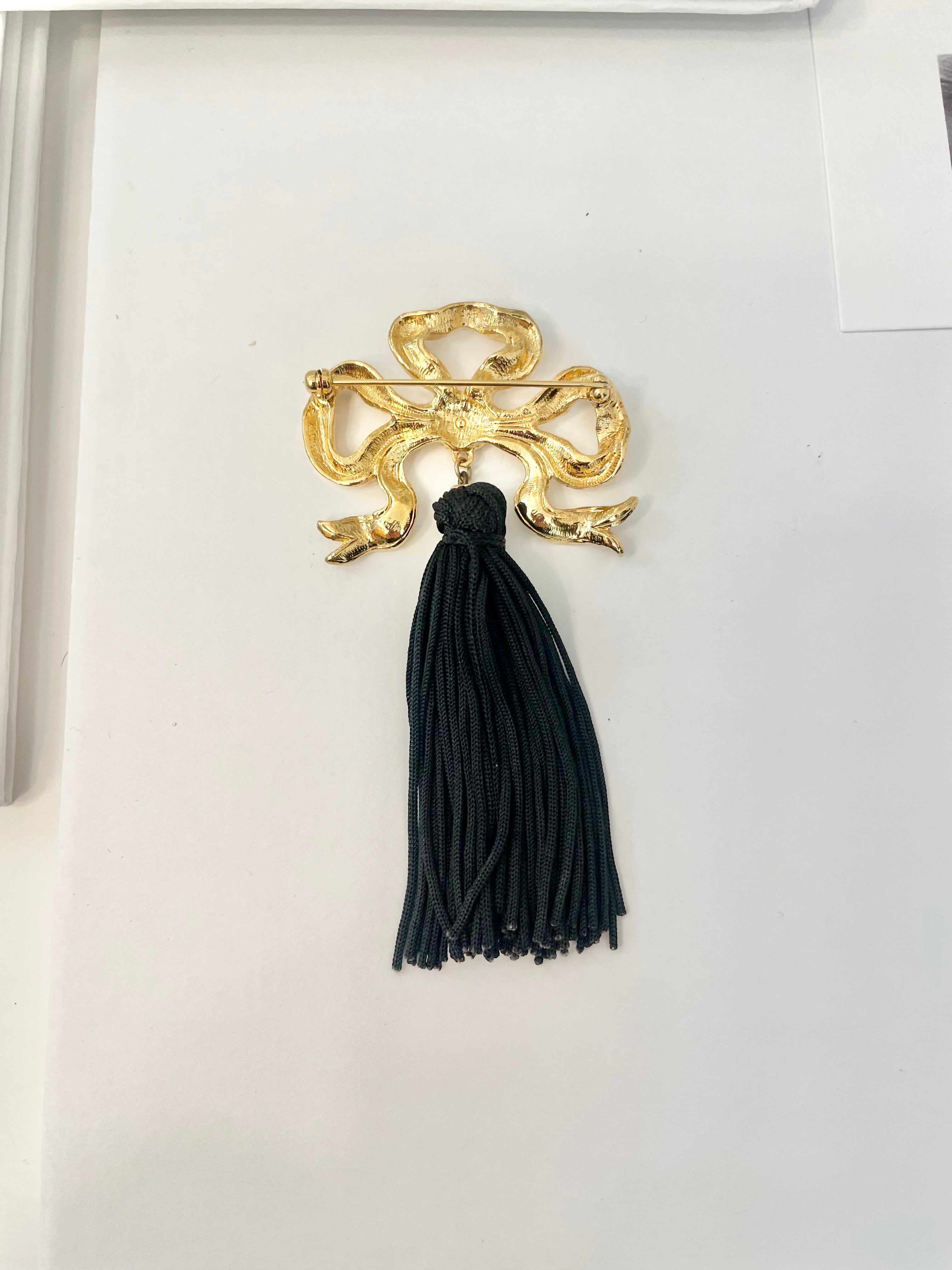 1970's super chic, gold bow tassel brooch..absolutely elegant!