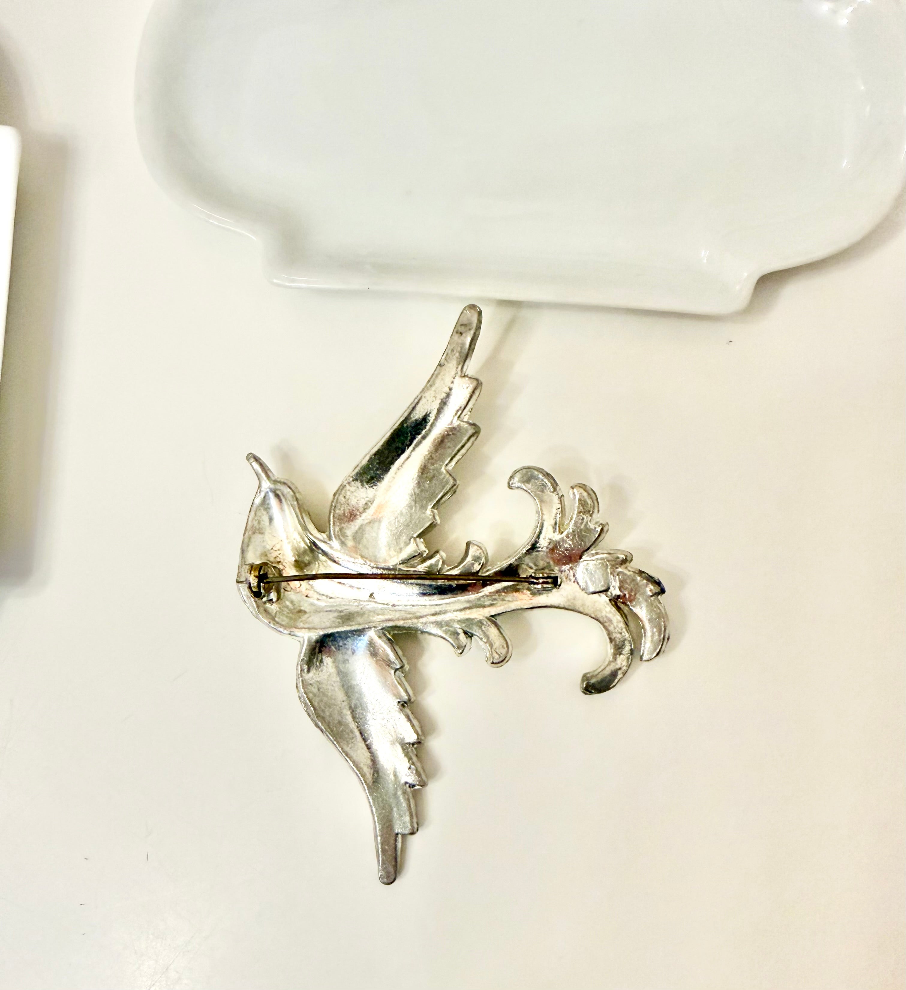 1940's stunning figural brooch...