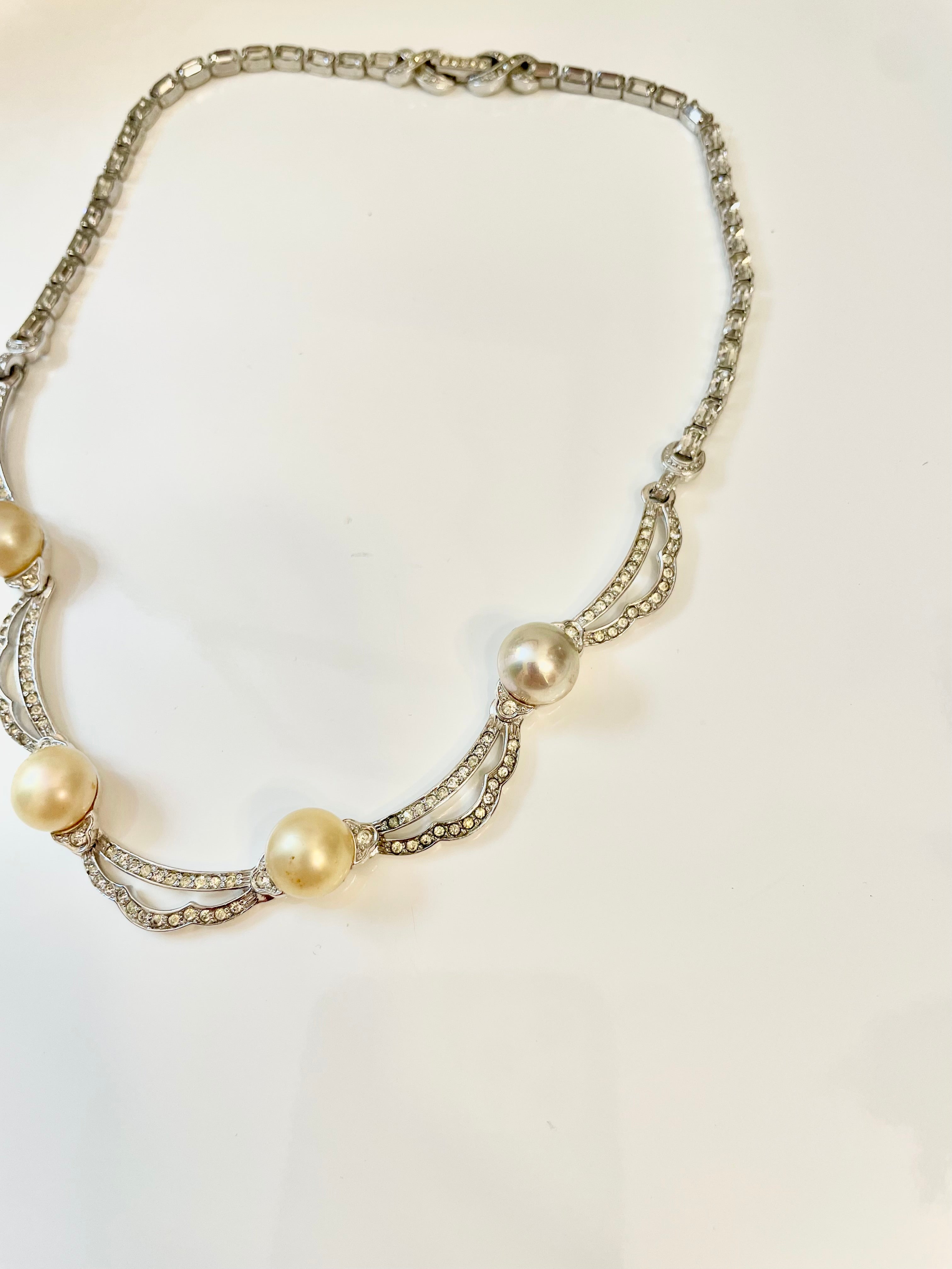 1940's super chic pearl and clear stone collar necklace.