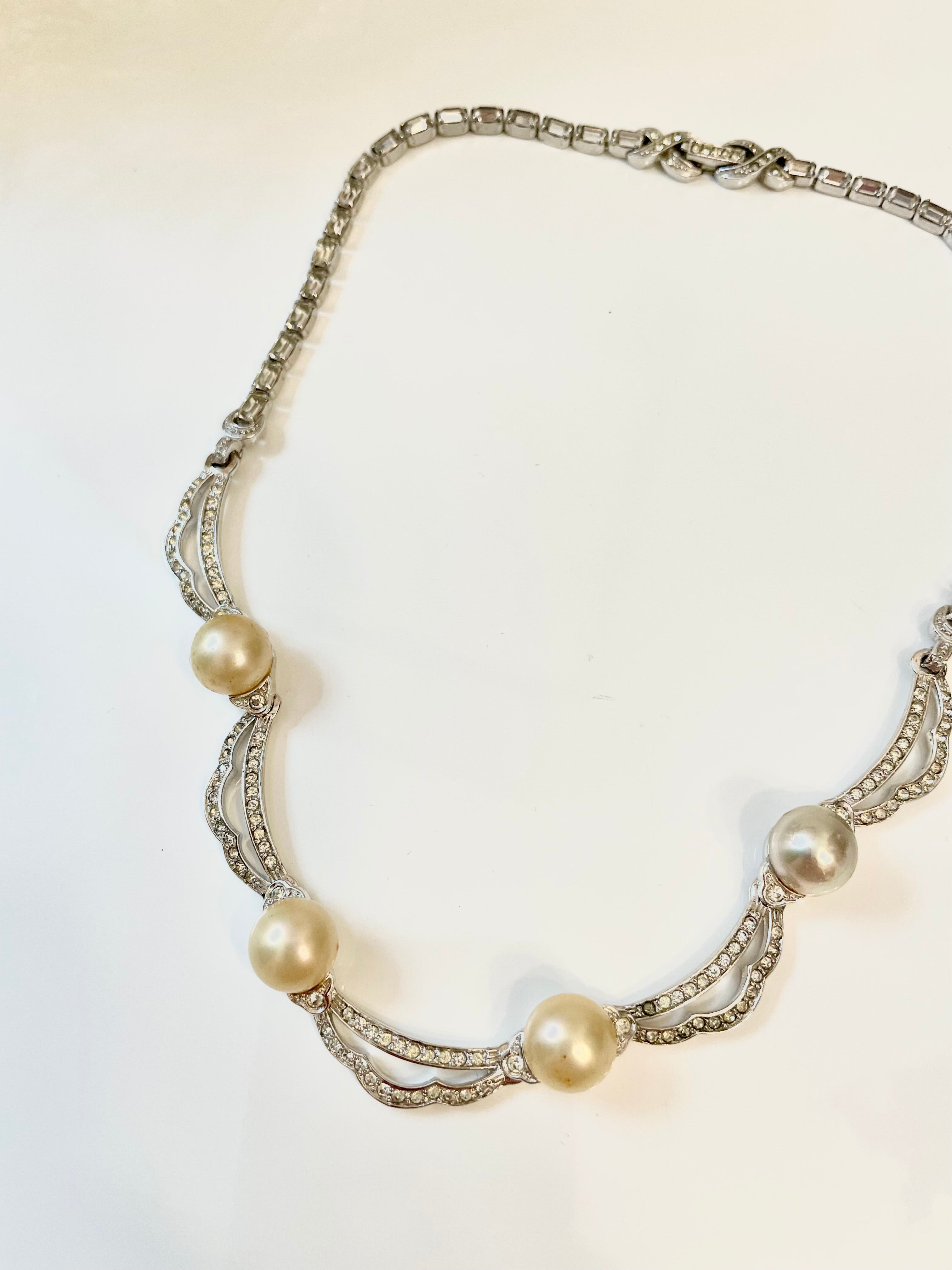 1940's super chic pearl and clear stone collar necklace.