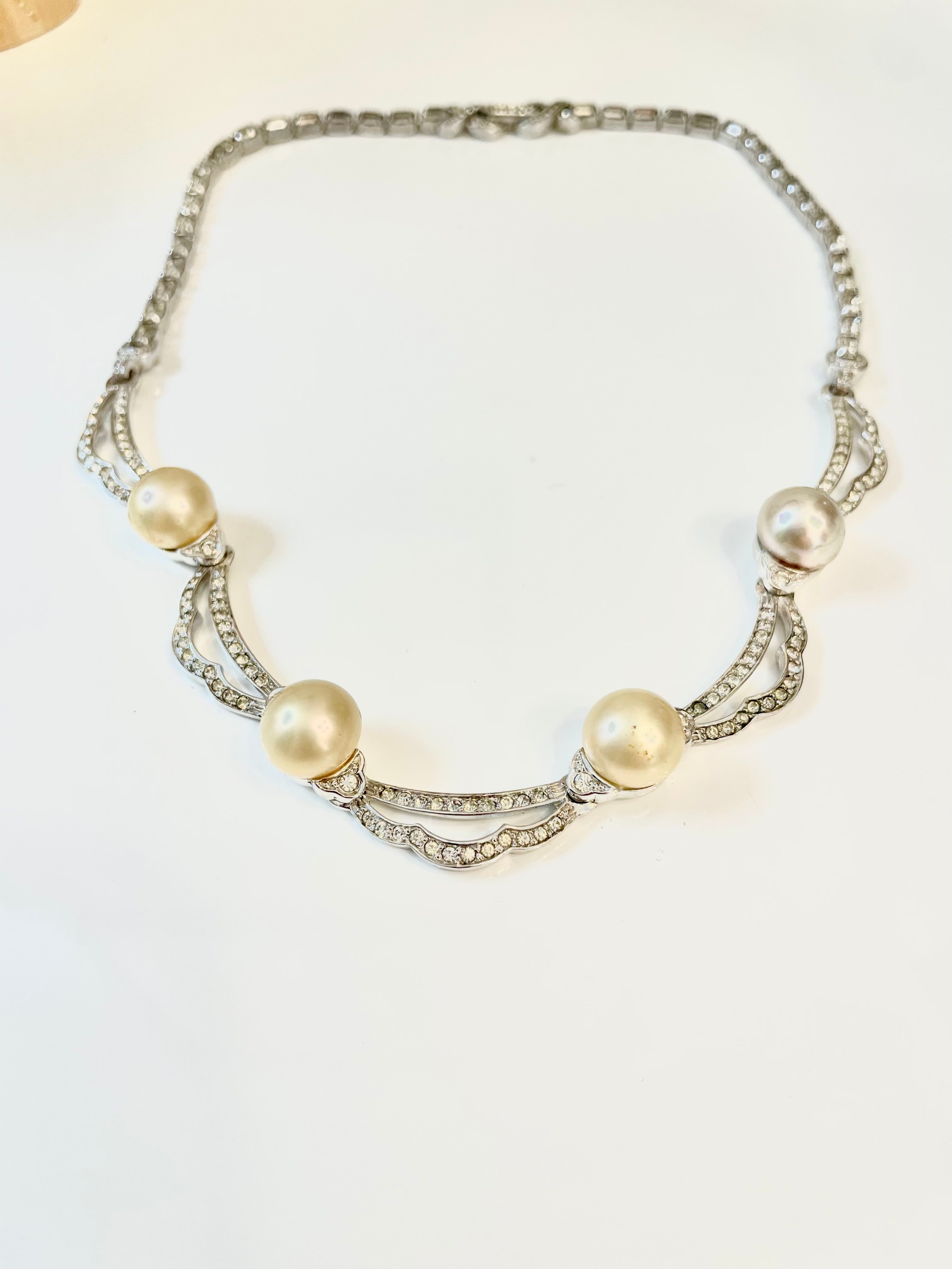 1940's super chic pearl and clear stone collar necklace.