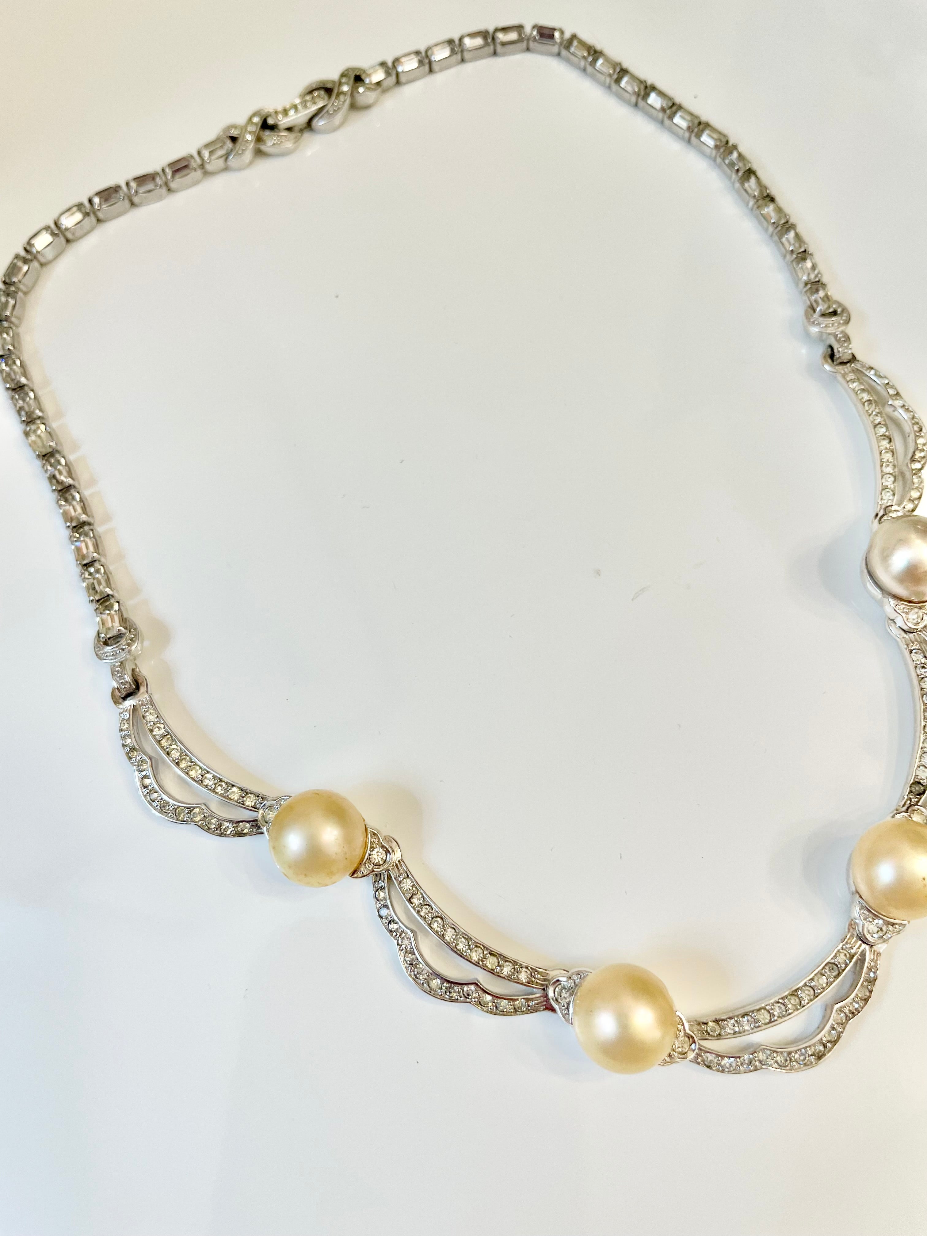 1940's super chic pearl and clear stone collar necklace.