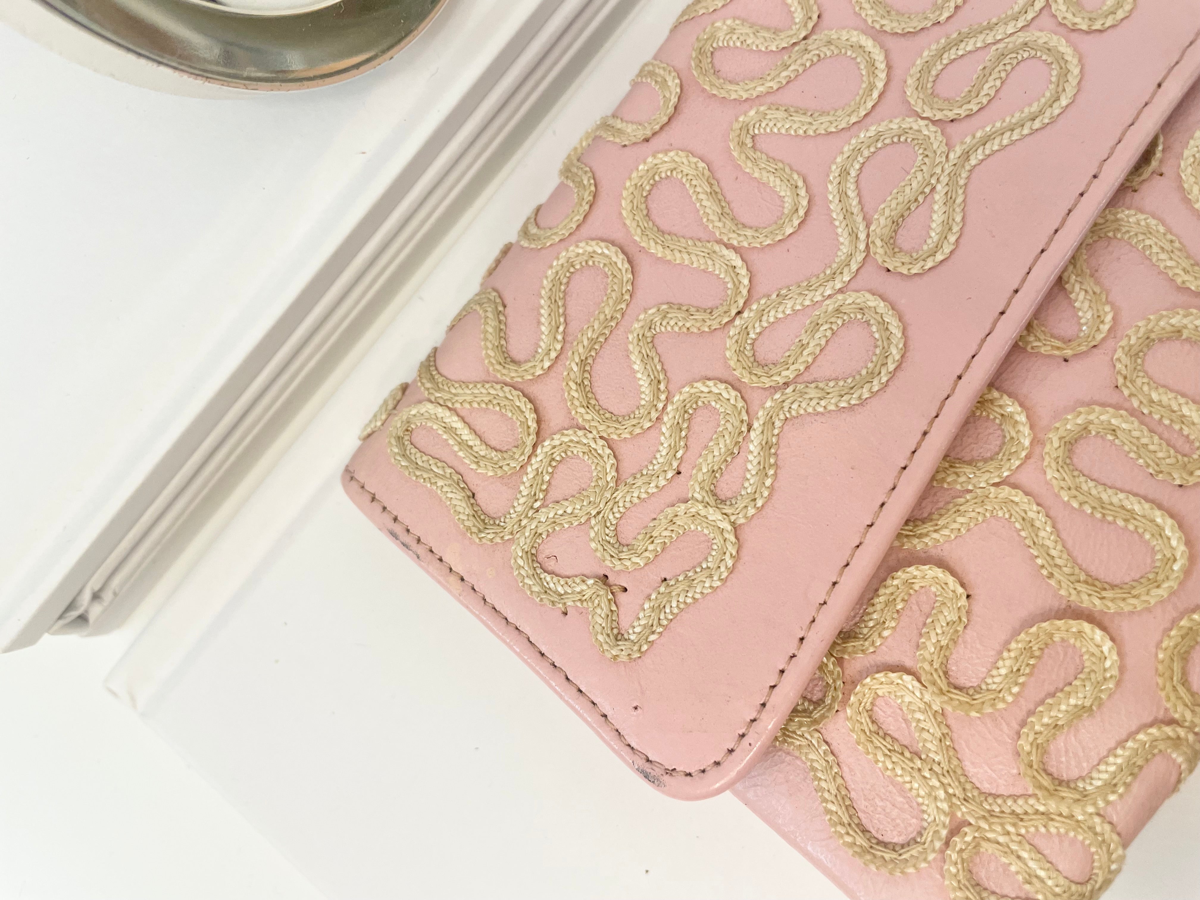 Vintage fabulous feminine soft pink clutch bag... so elegant