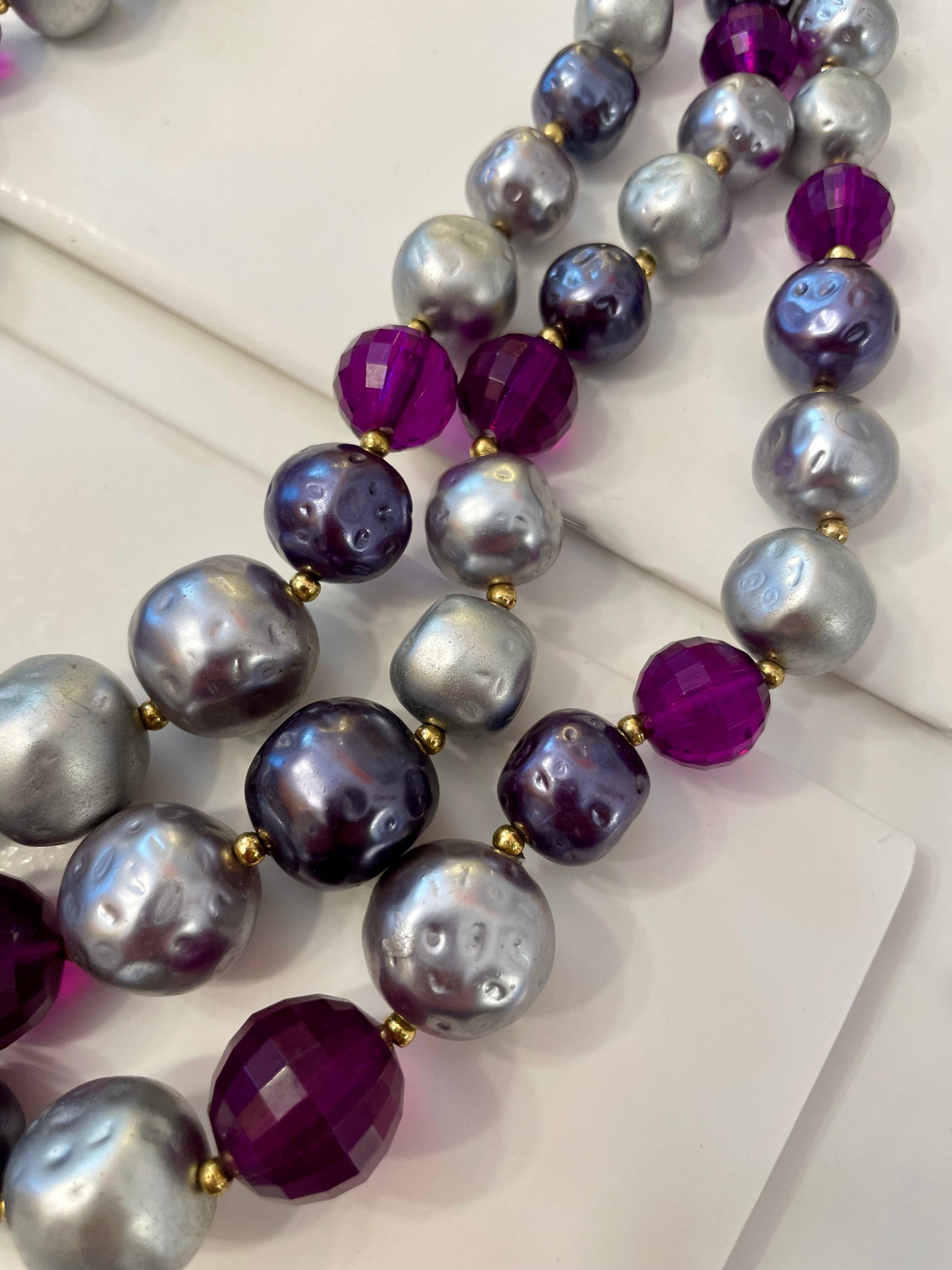 Vintage divine amethyst resin and gray pearl beaded necklace.. So chic