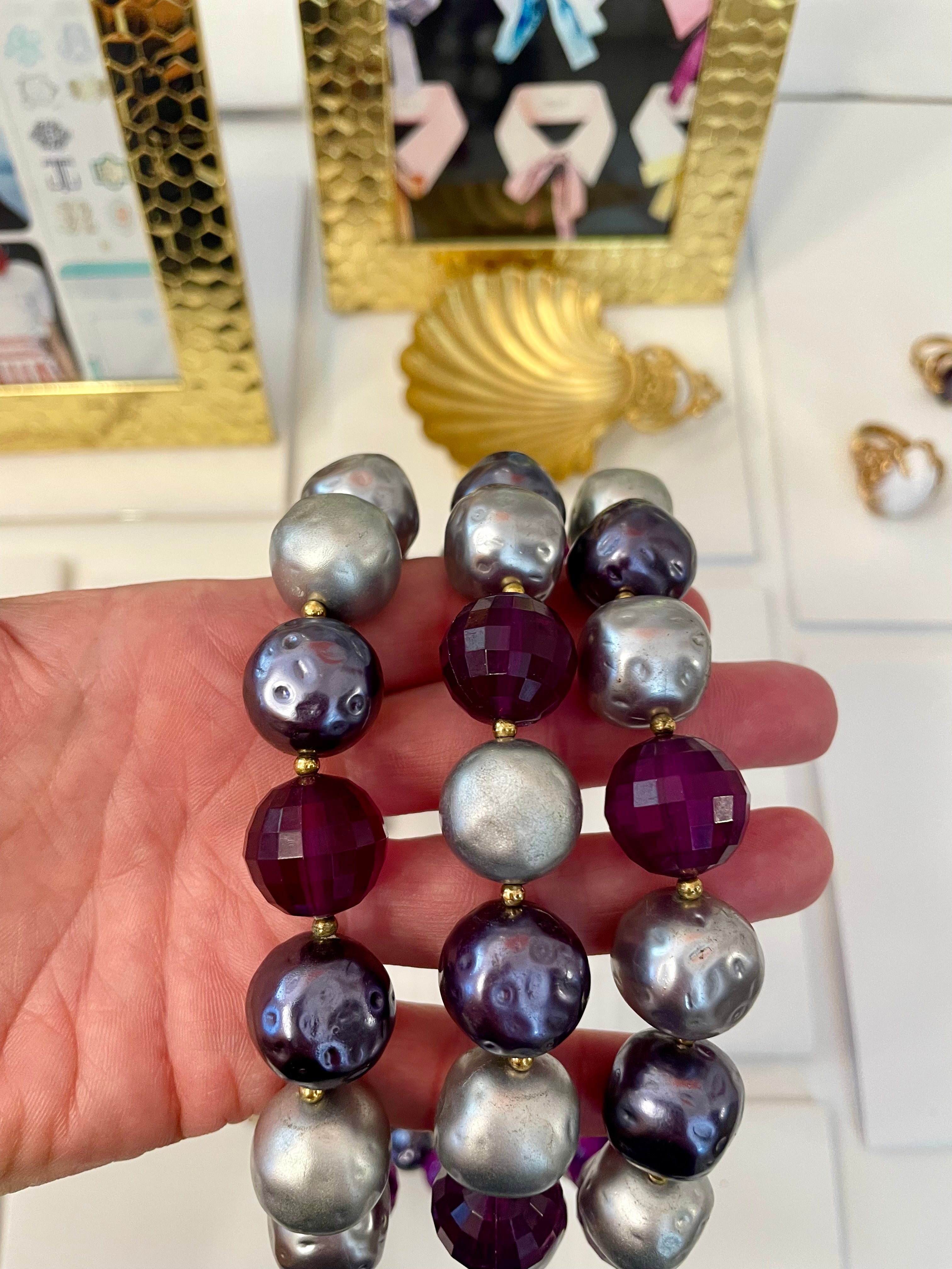 Vintage divine amethyst resin and gray pearl beaded necklace.. So chic