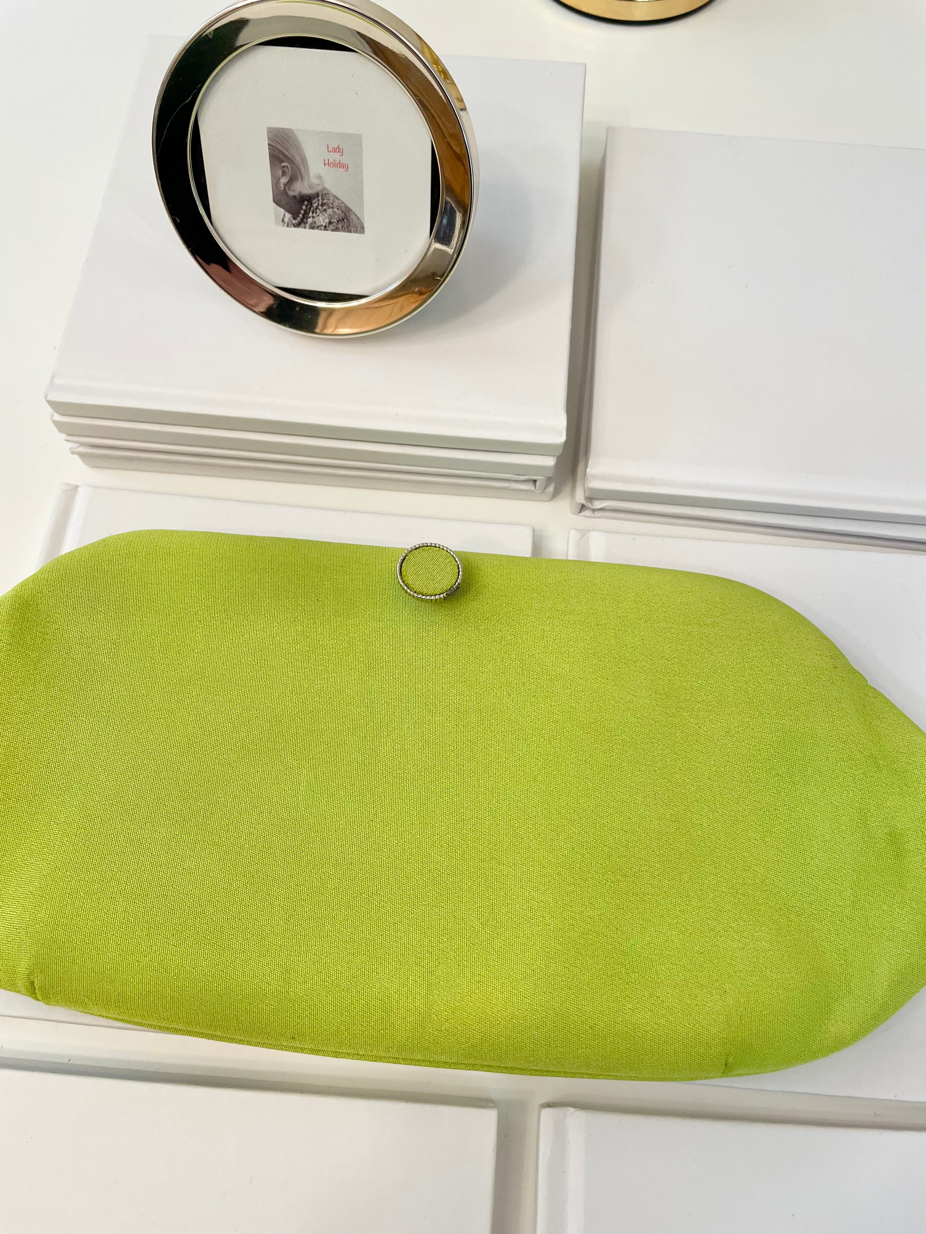 Super chic Saks Fifth Ave stunning green clutch bag.... so divine