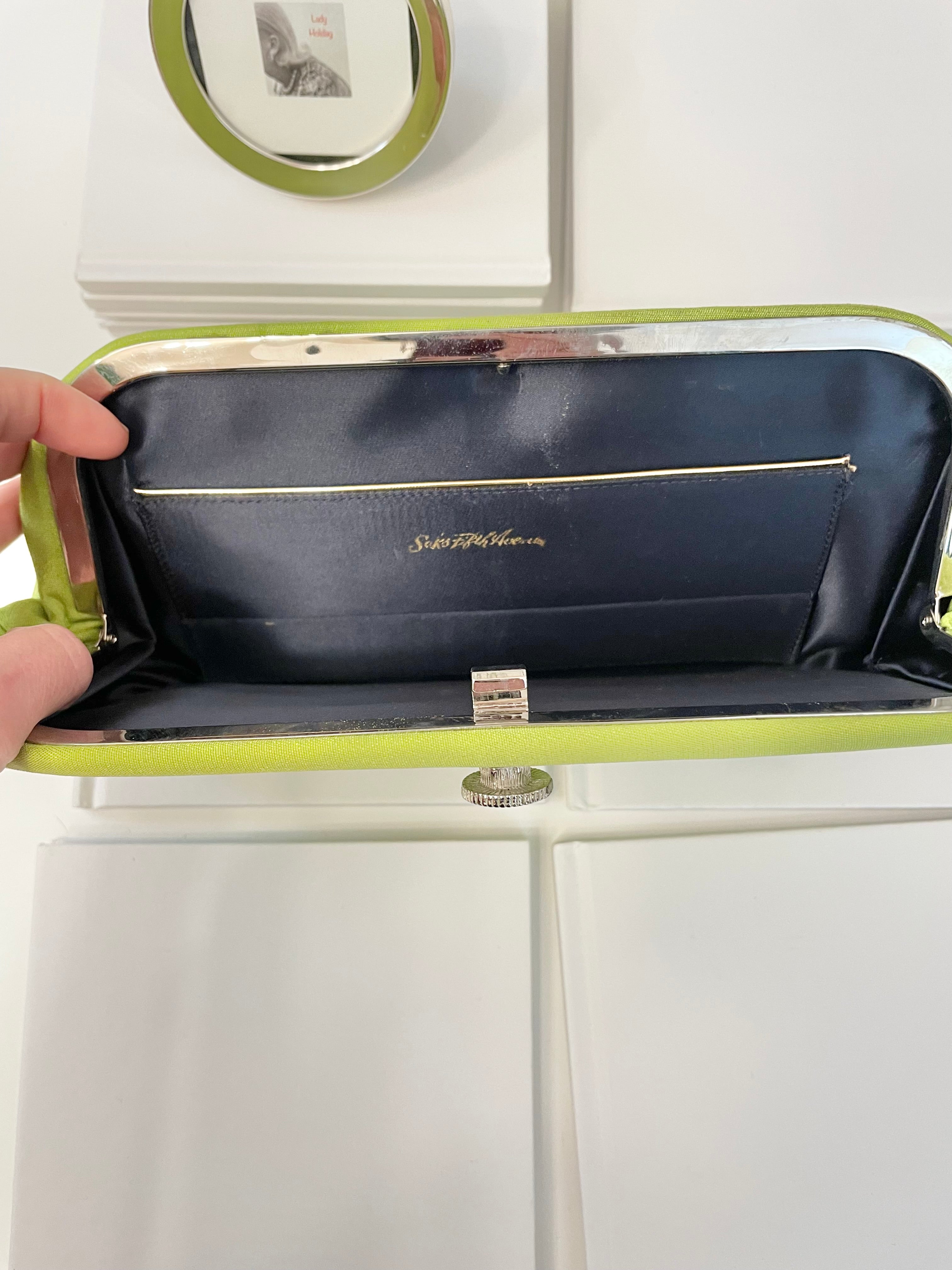 Super chic Saks Fifth Ave stunning green clutch bag.... so divine