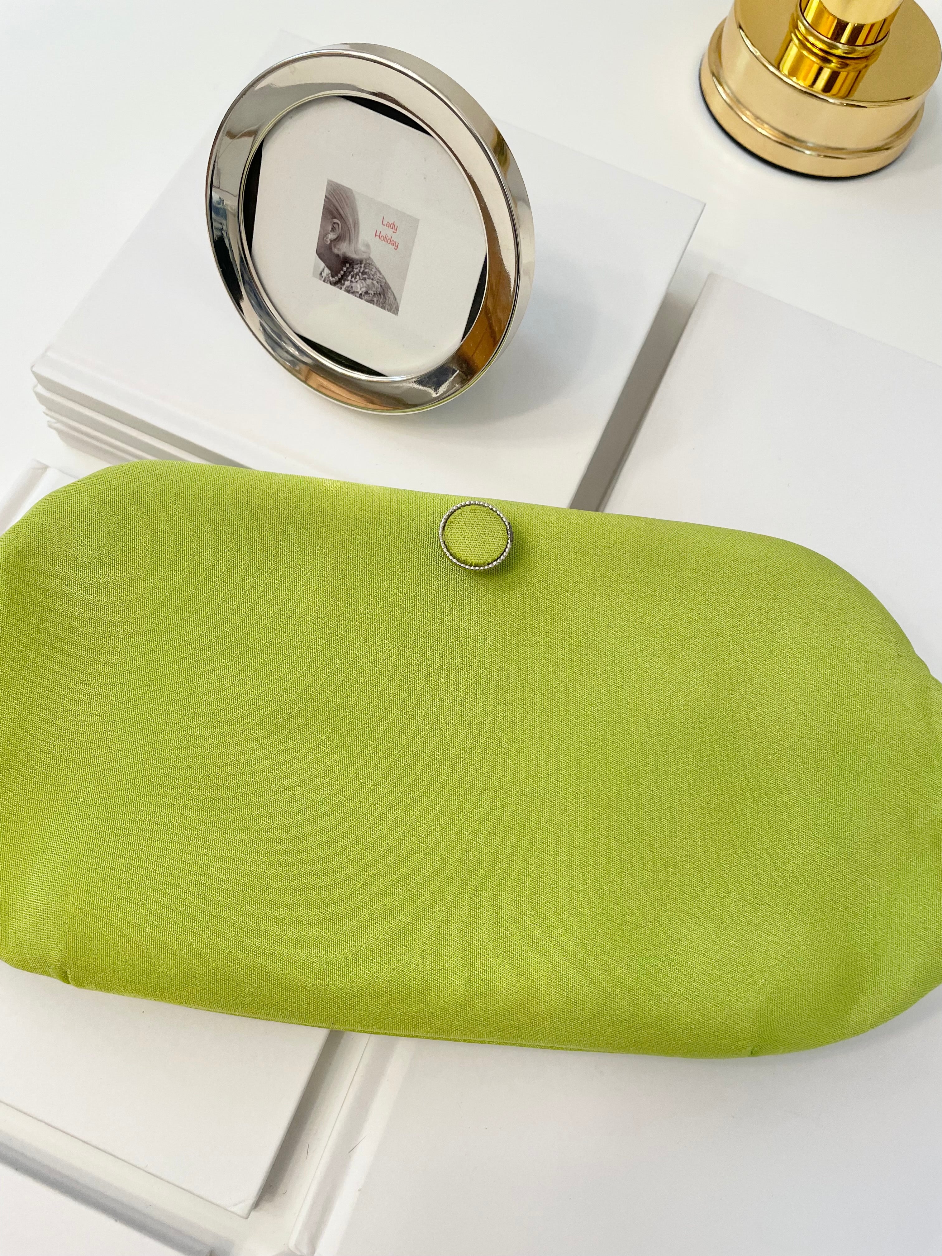 Super chic Saks Fifth Ave stunning green clutch bag.... so divine