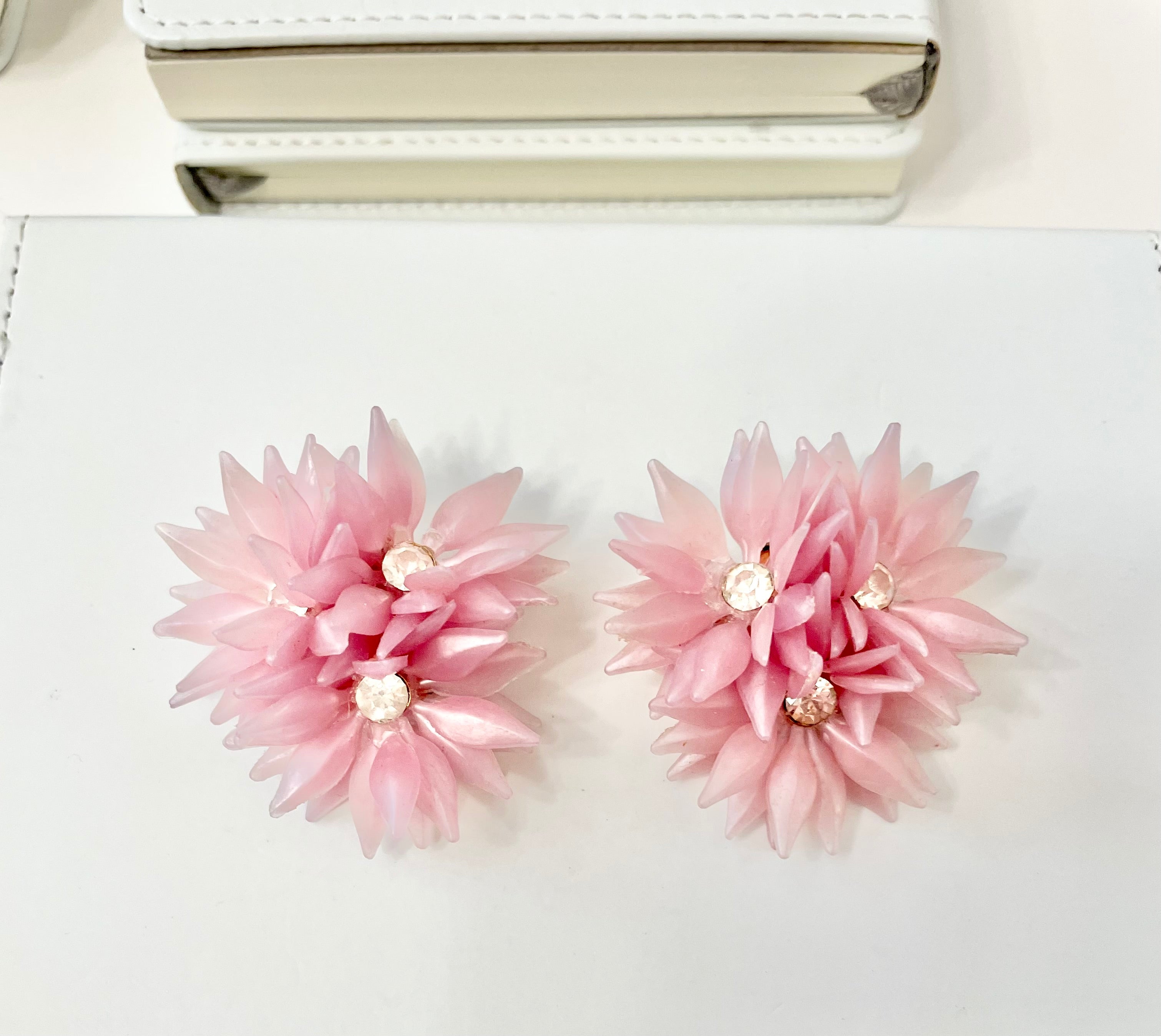 Vintage 1960's stunning flirty gal flower earrings... so feminine