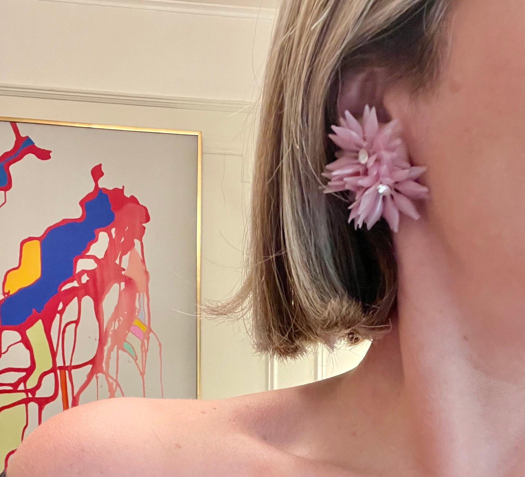 Vintage 1960's stunning flirty gal flower earrings... so feminine