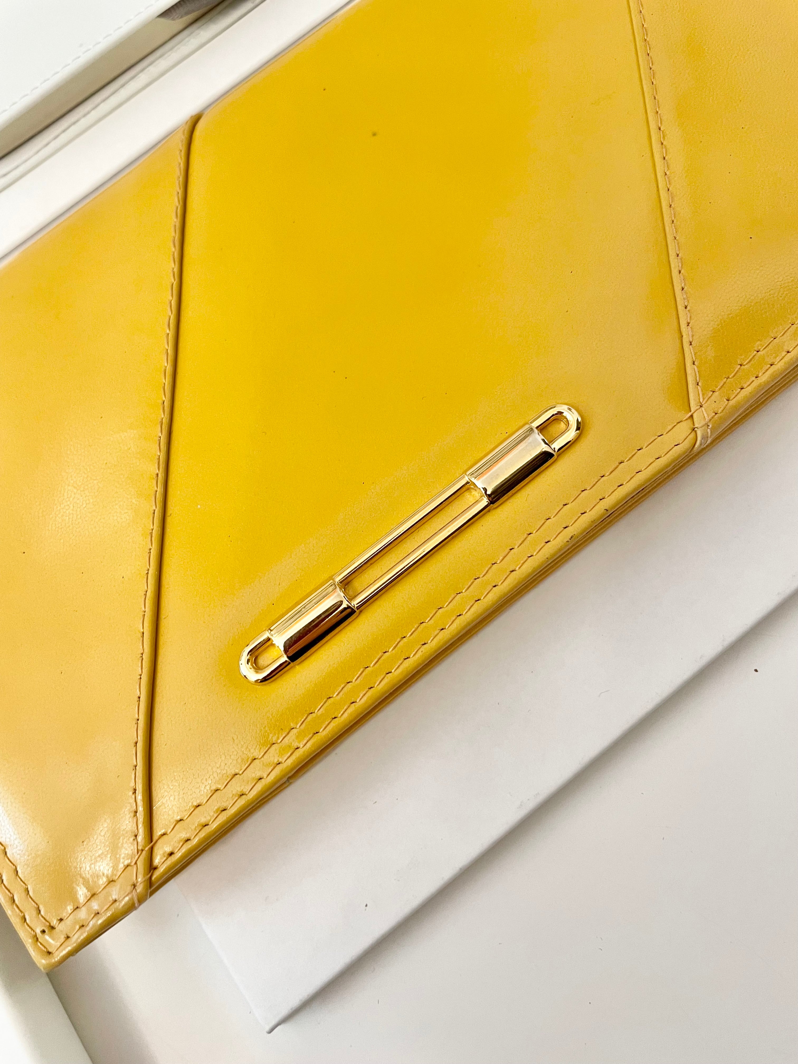 Vintage 1970's Made in Italy, Andrew Gellar.. stunning yellow patent leather clutch bag.. so classy