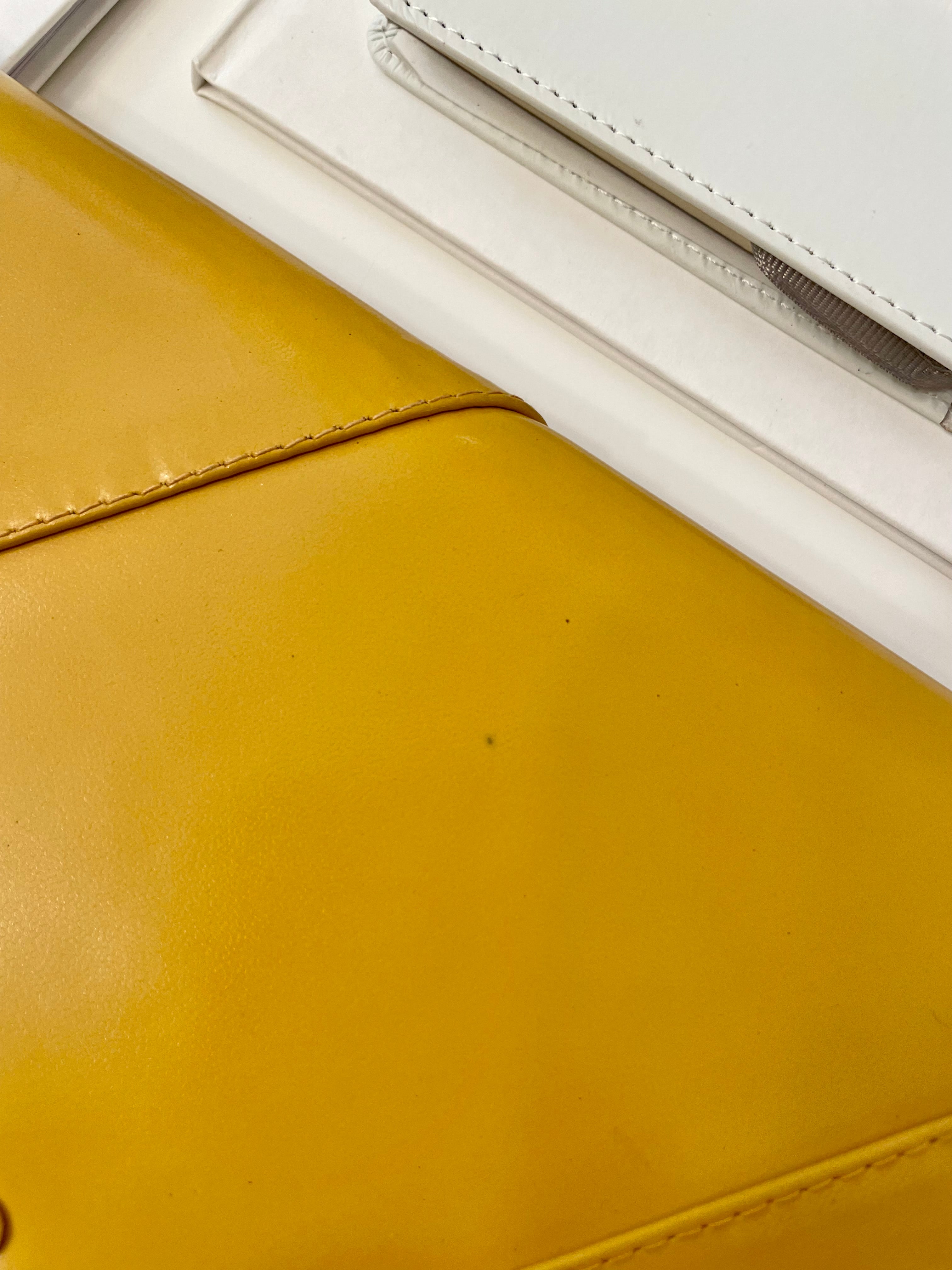 Vintage 1970's Made in Italy, Andrew Gellar.. stunning yellow patent leather clutch bag.. so classy