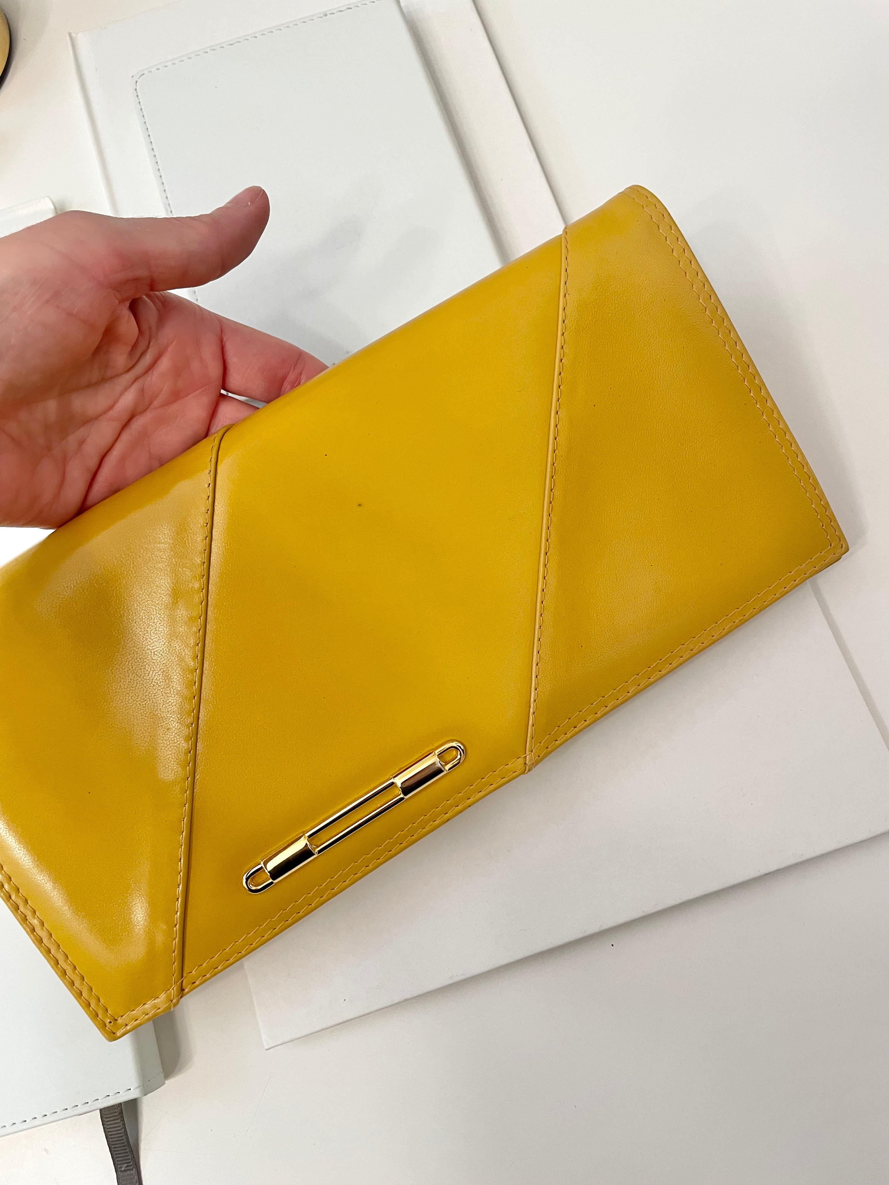 Vintage 1970's Made in Italy, Andrew Gellar.. stunning yellow patent leather clutch bag.. so classy