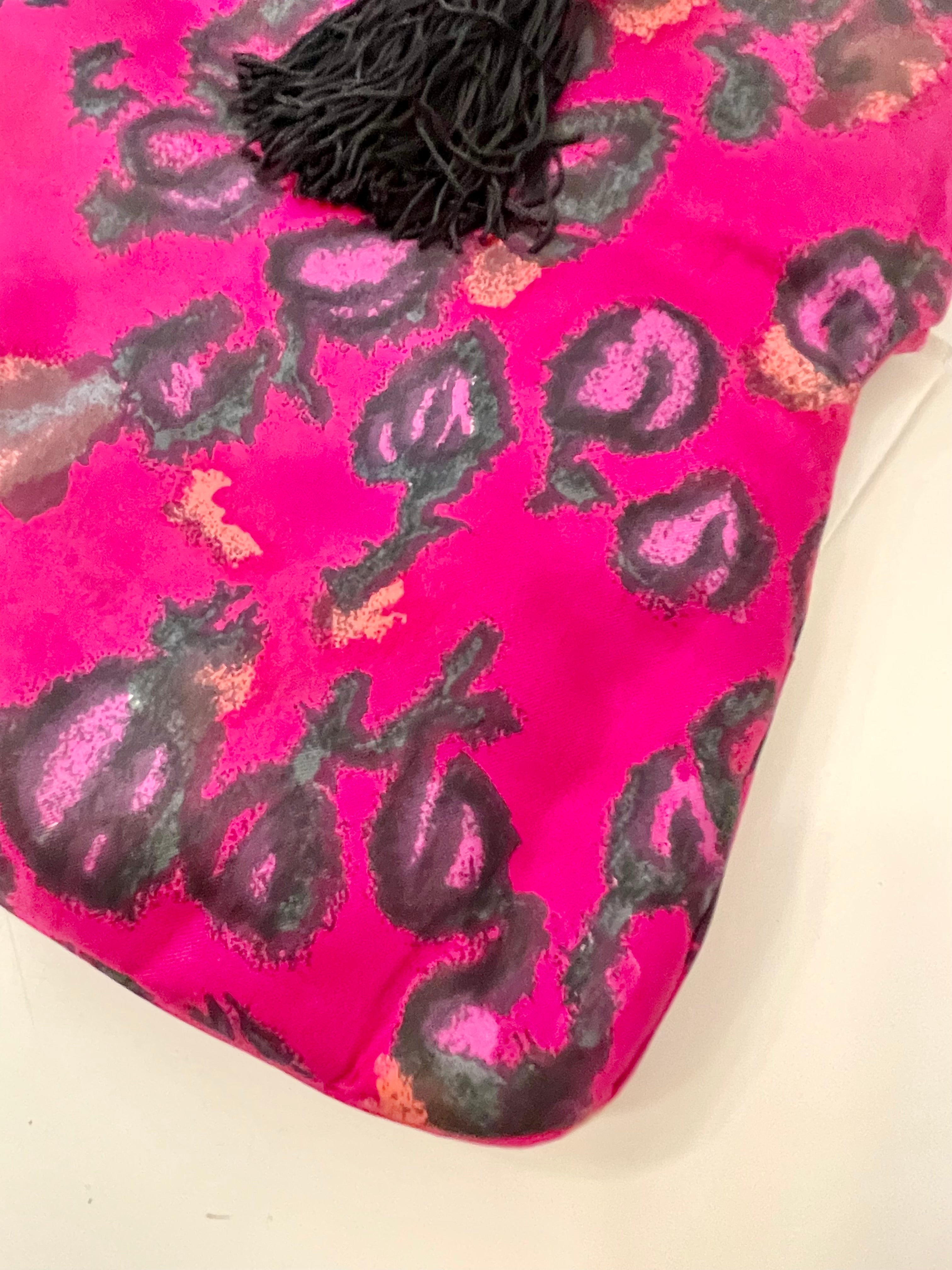 Flirty Gal loves anything pink! this 1960's hot pink floral clutch bag, makes her heart happy!