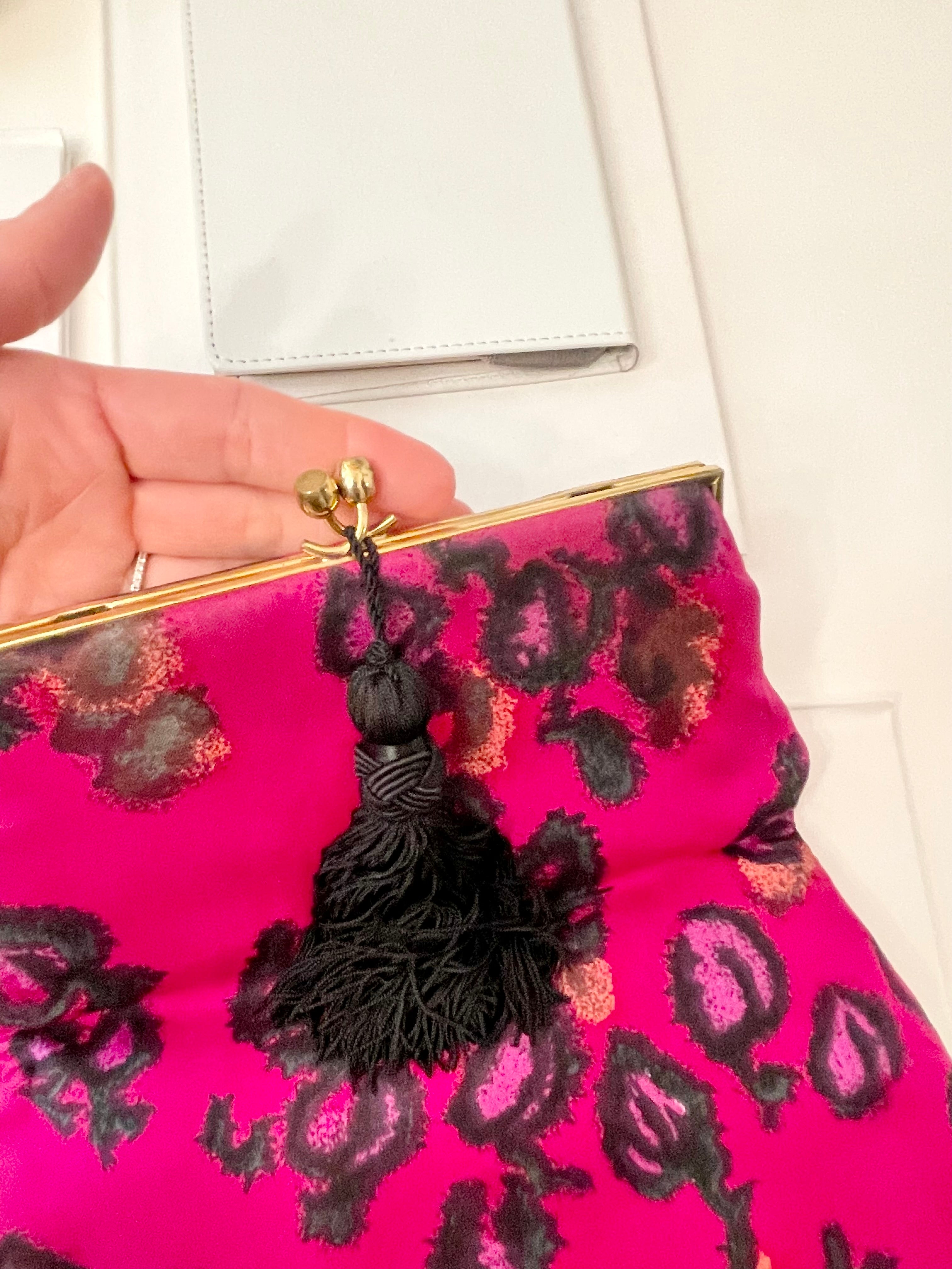 Flirty Gal loves anything pink! this 1960's hot pink floral clutch bag, makes her heart happy!