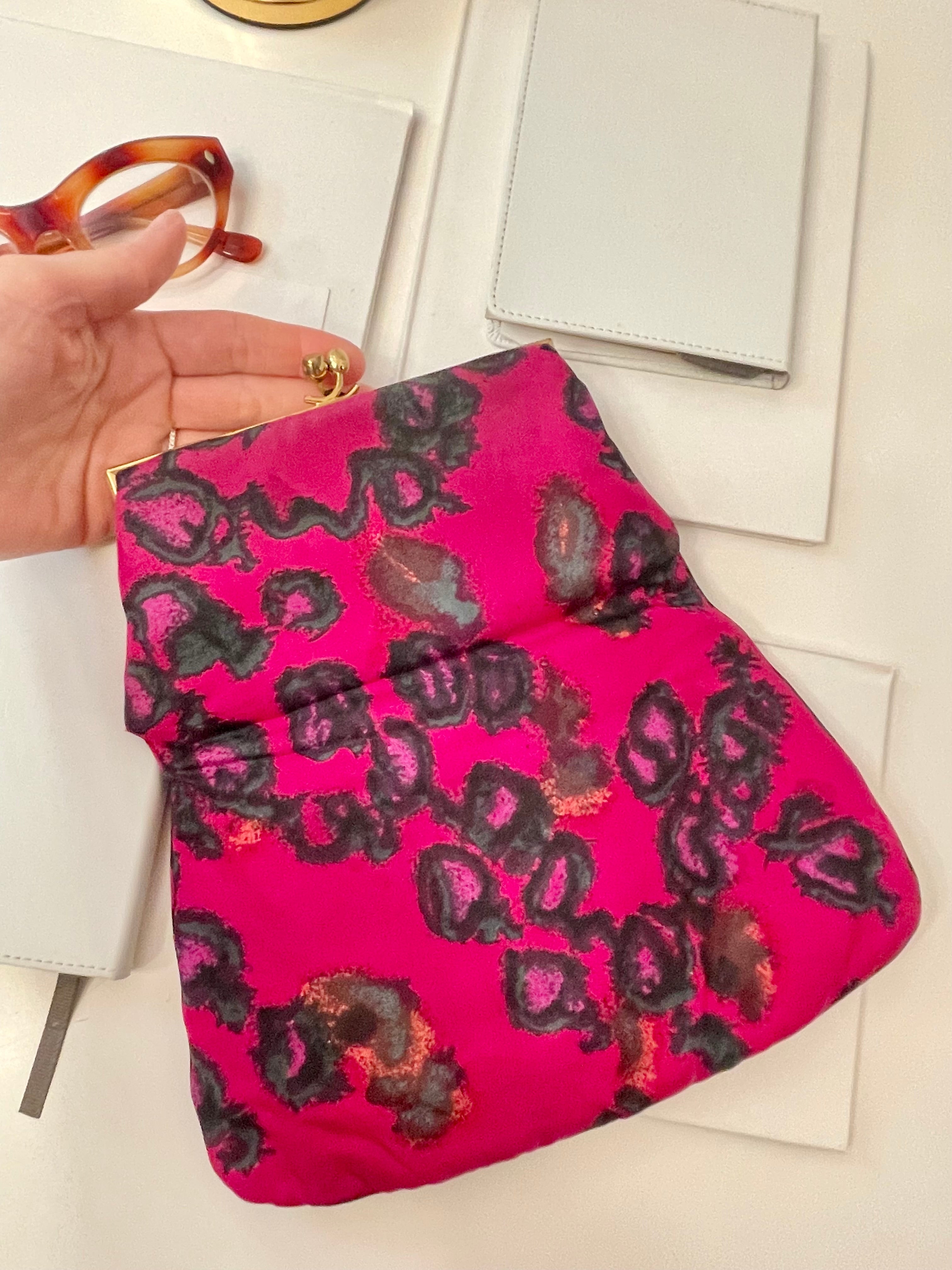 Flirty Gal loves anything pink! this 1960's hot pink floral clutch bag, makes her heart happy!