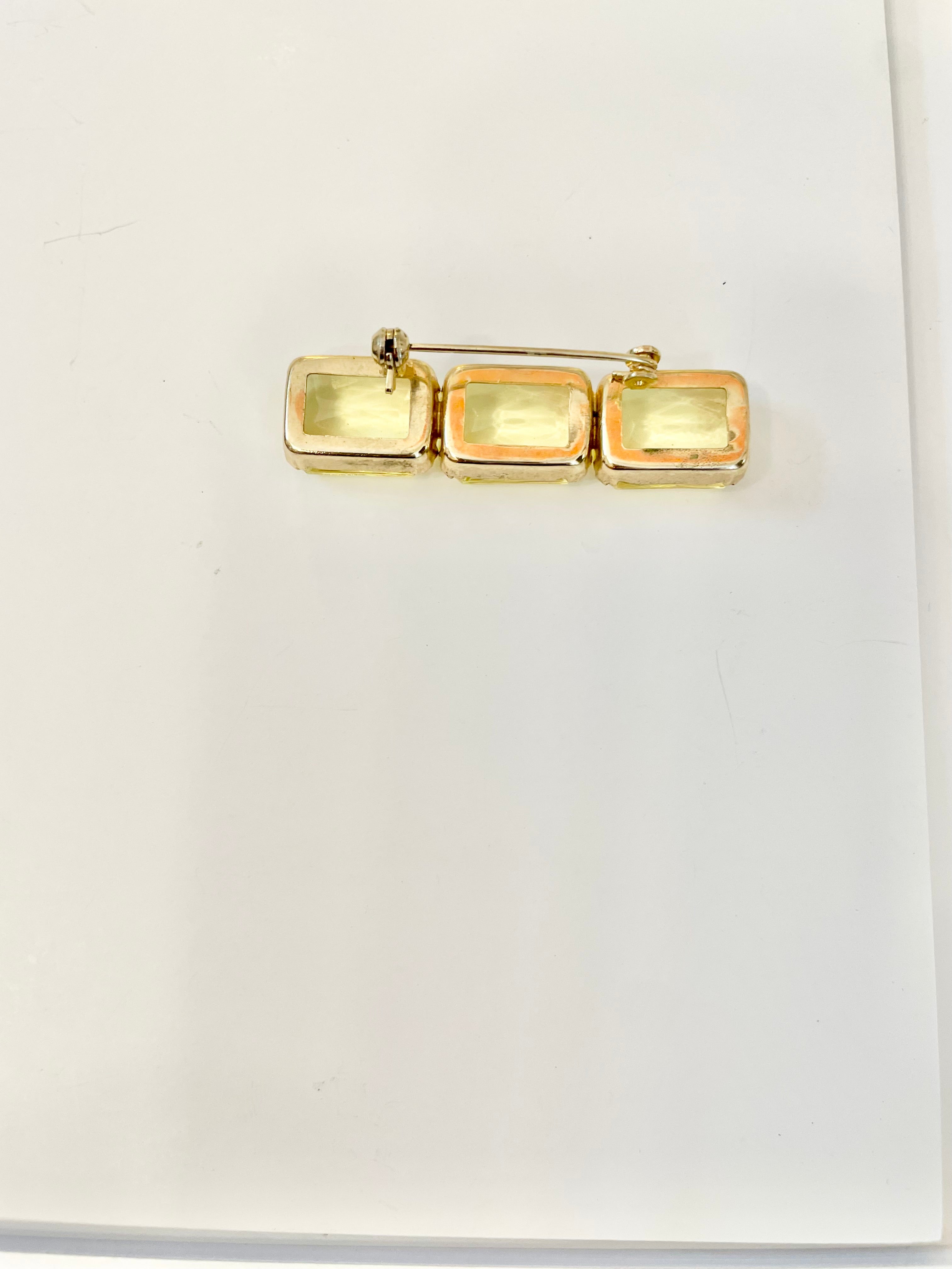 Vintage lemon acrylic bar pin ... a true classic.