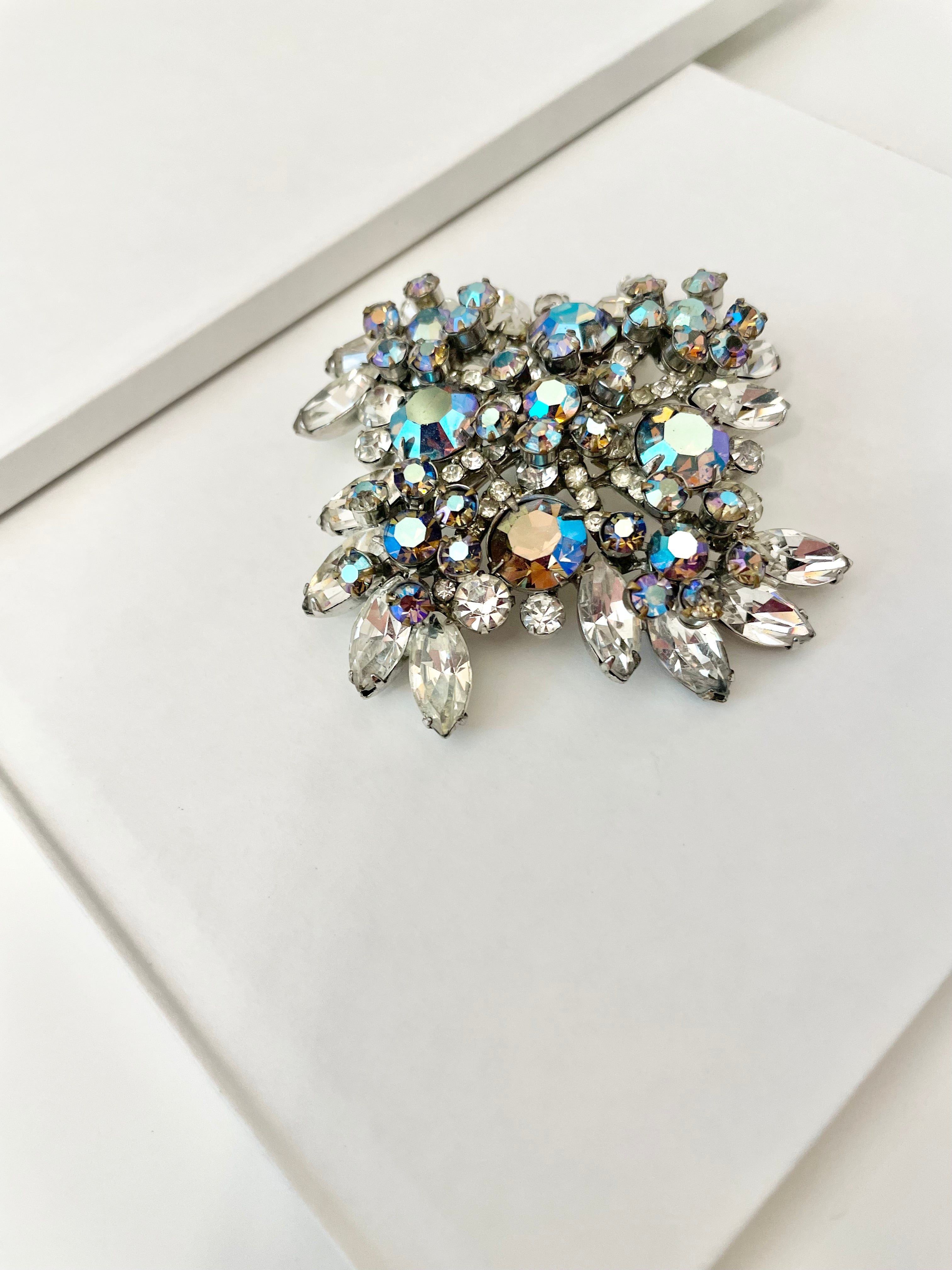 1960's shimmer delightful, large and show stopping brooch! So extraordinary