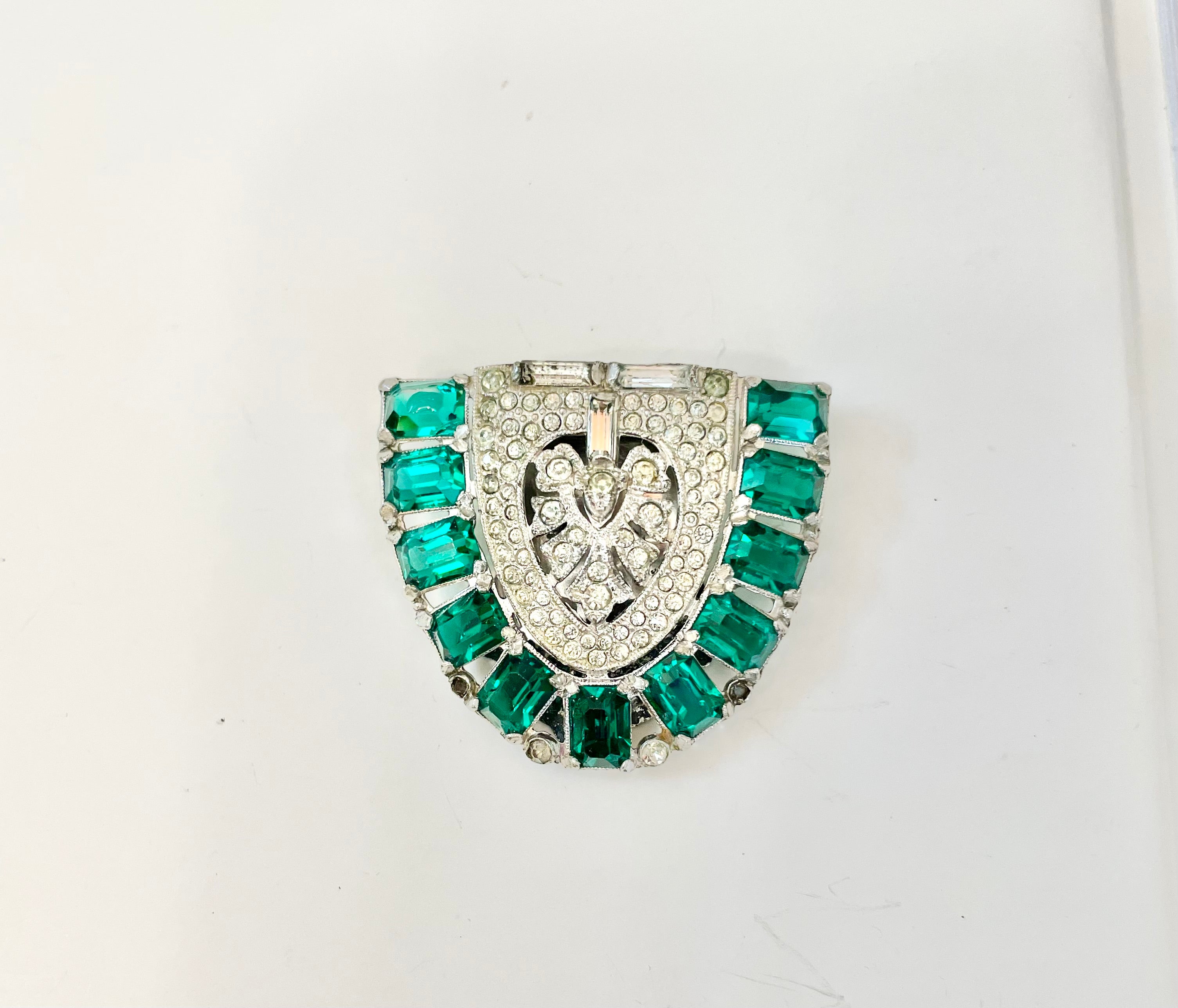 1930's stunning emerald glass fur clip... so divine