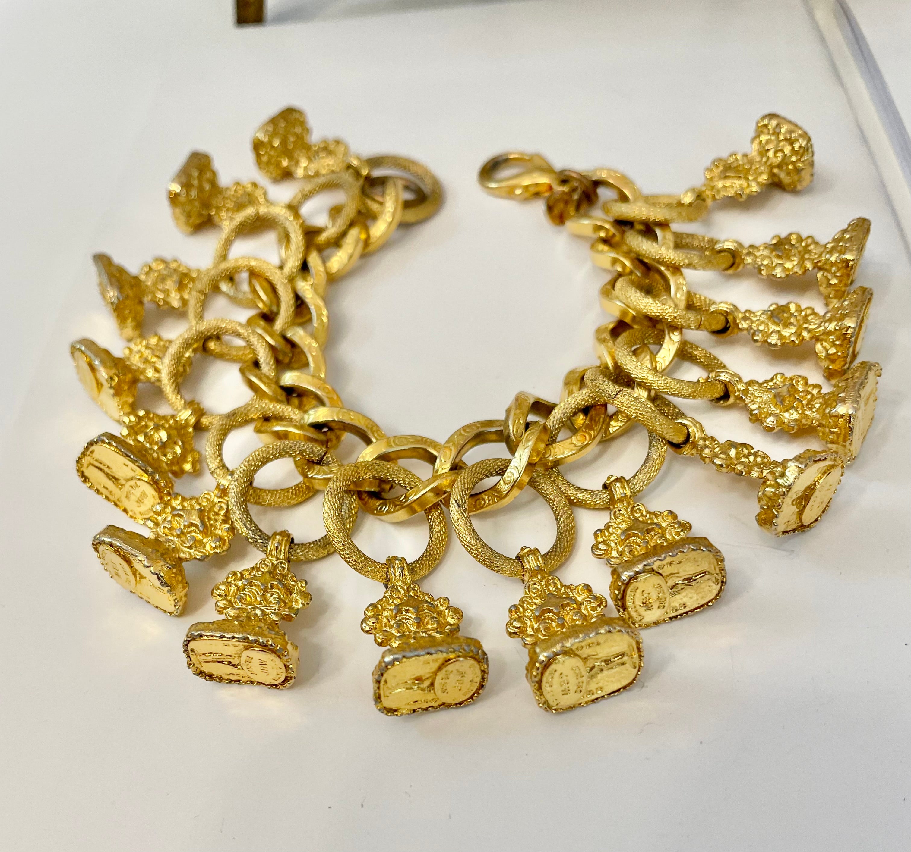 The most charming bracelet... so incredibly chic