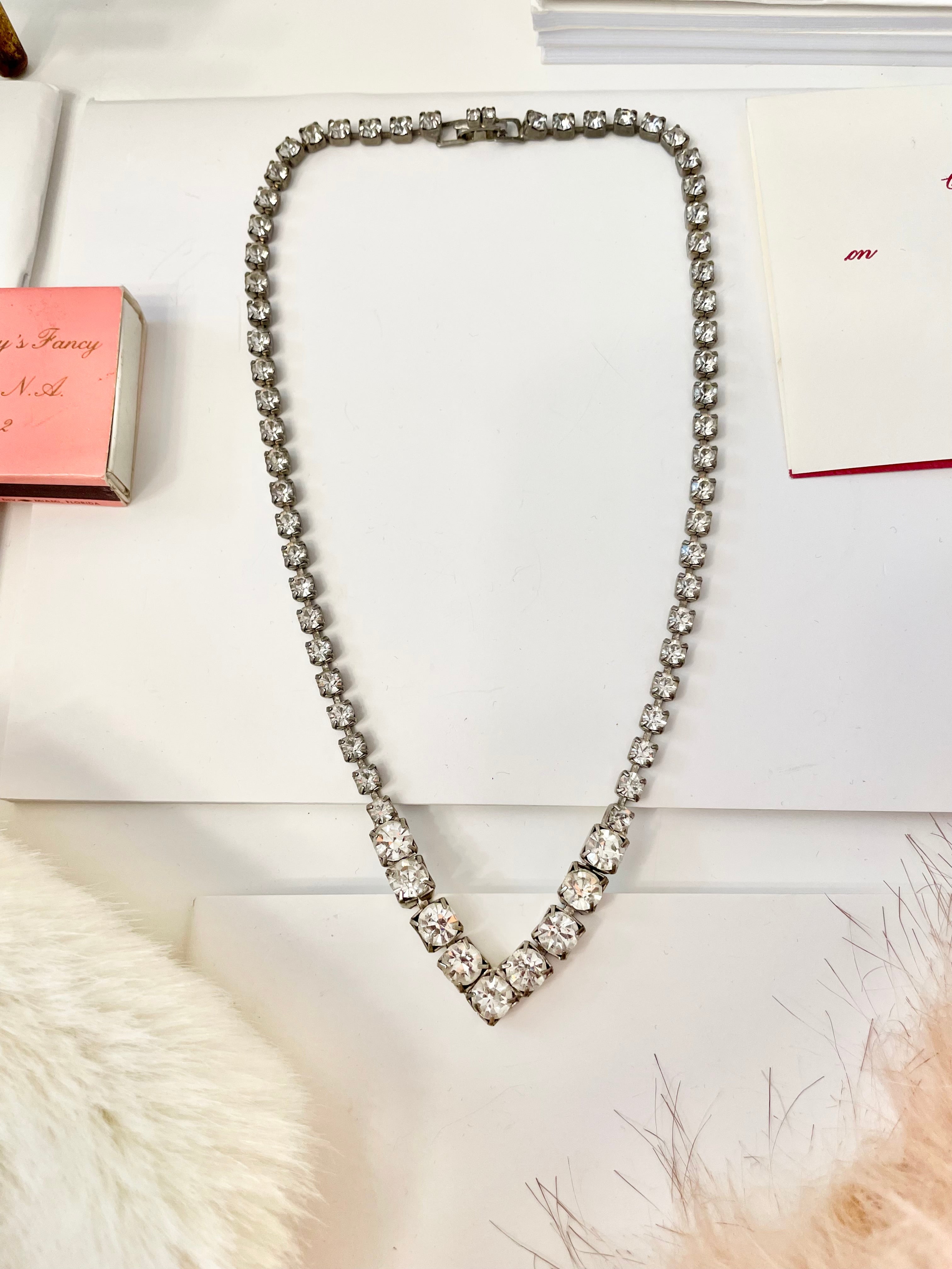 1960's Socialite V classy necklace... so chic