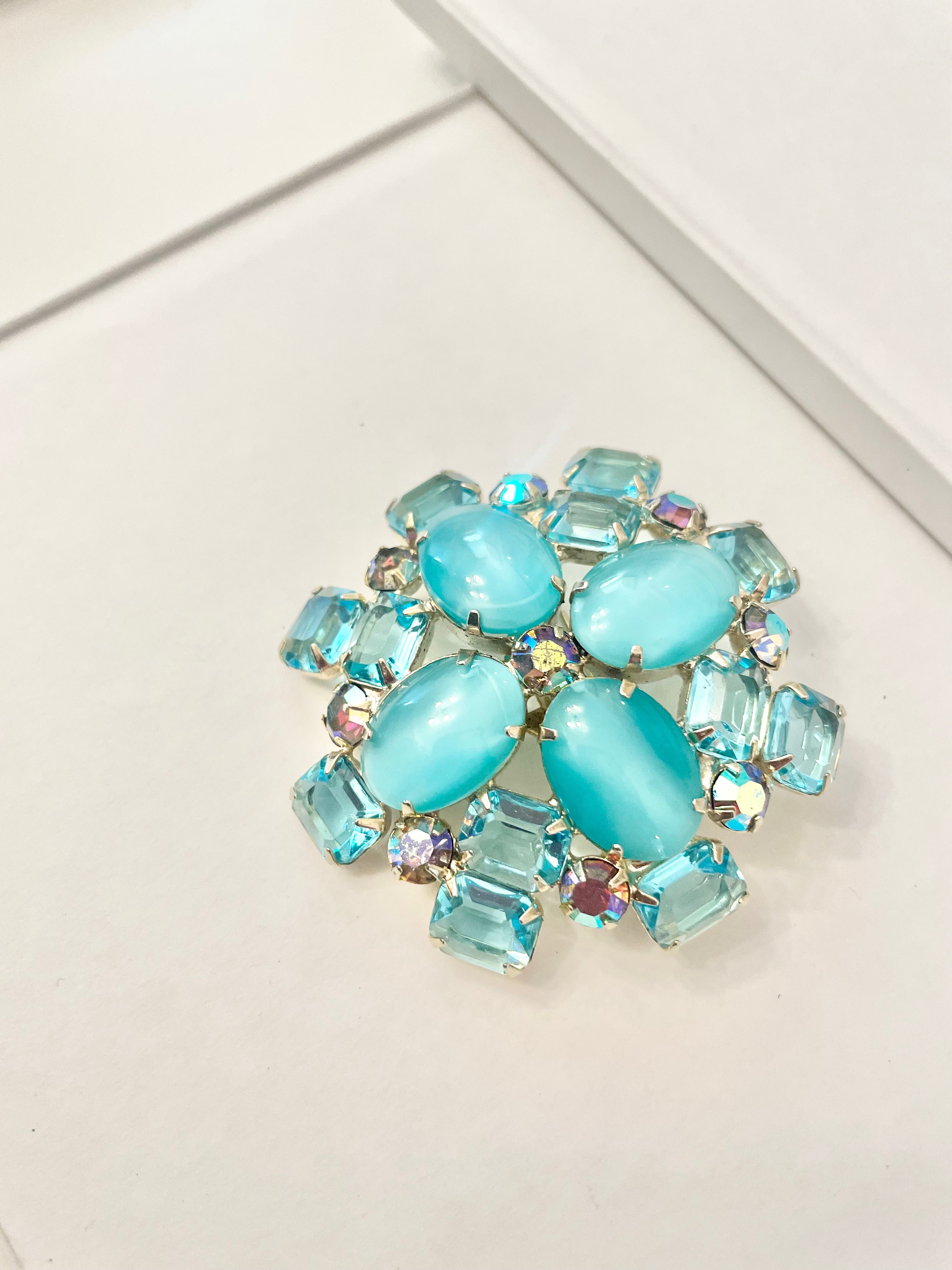 The Happy Hostess just adores all colors... This stunning 1960's glass brooch is just divine!