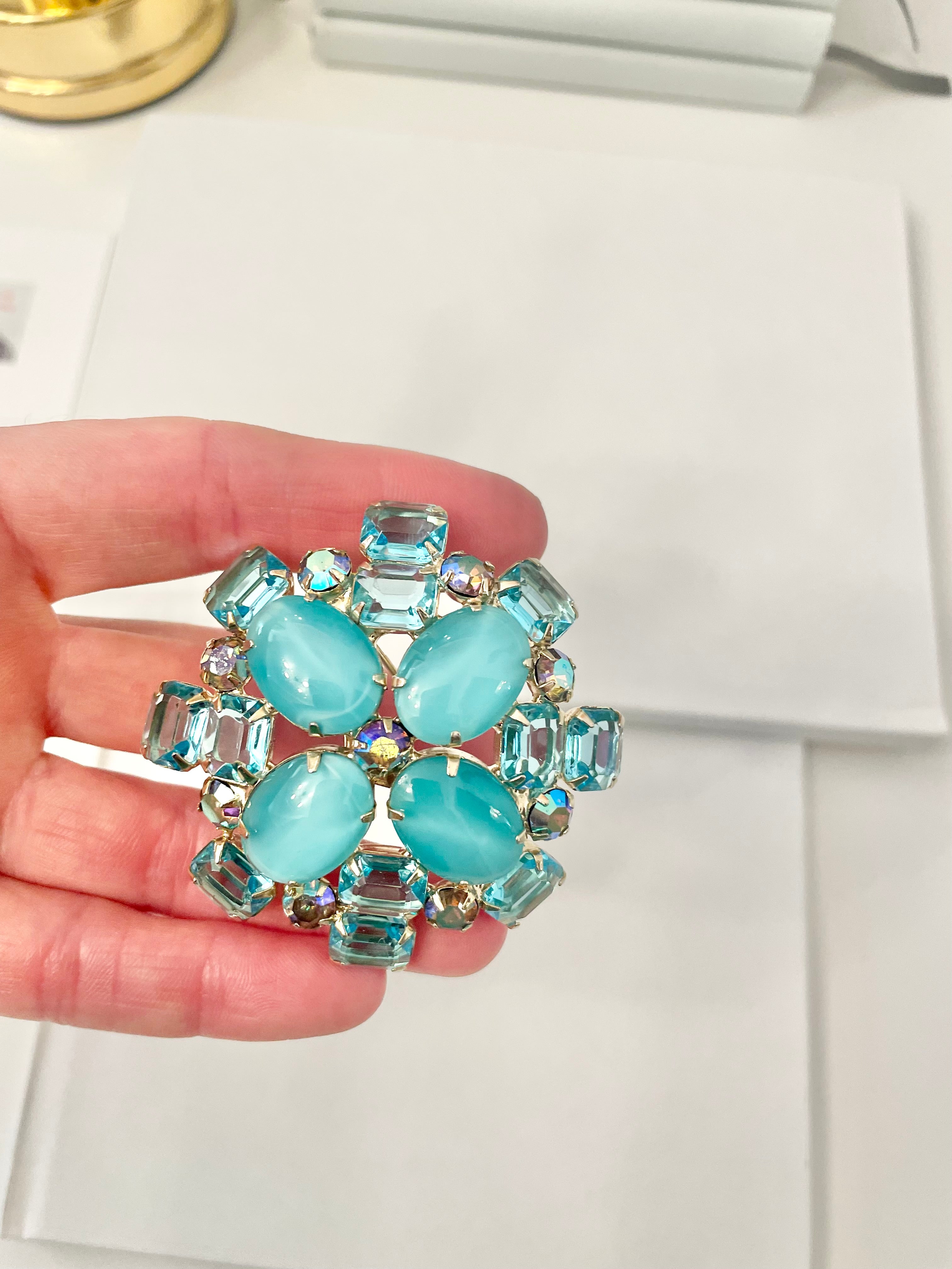 The Happy Hostess just adores all colors... This stunning 1960's glass brooch is just divine!