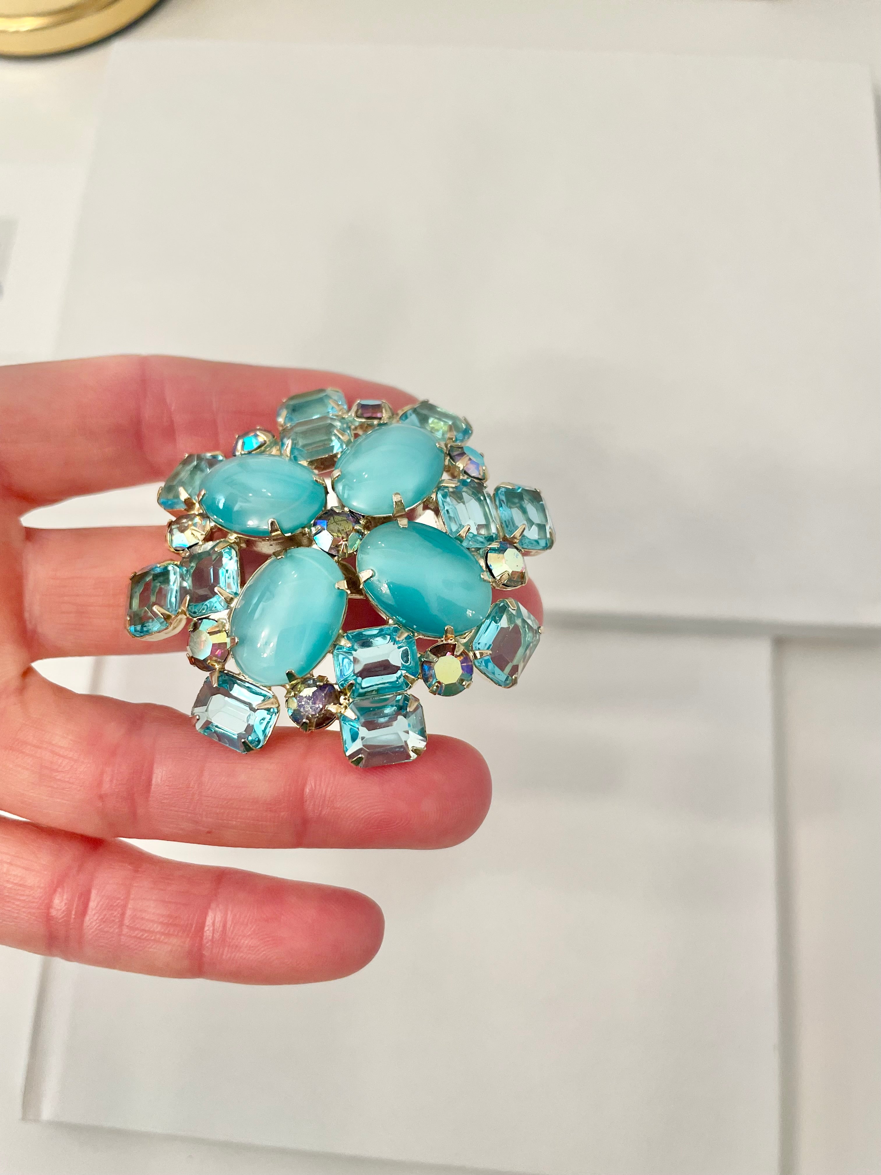 The Happy Hostess just adores all colors... This stunning 1960's glass brooch is just divine!