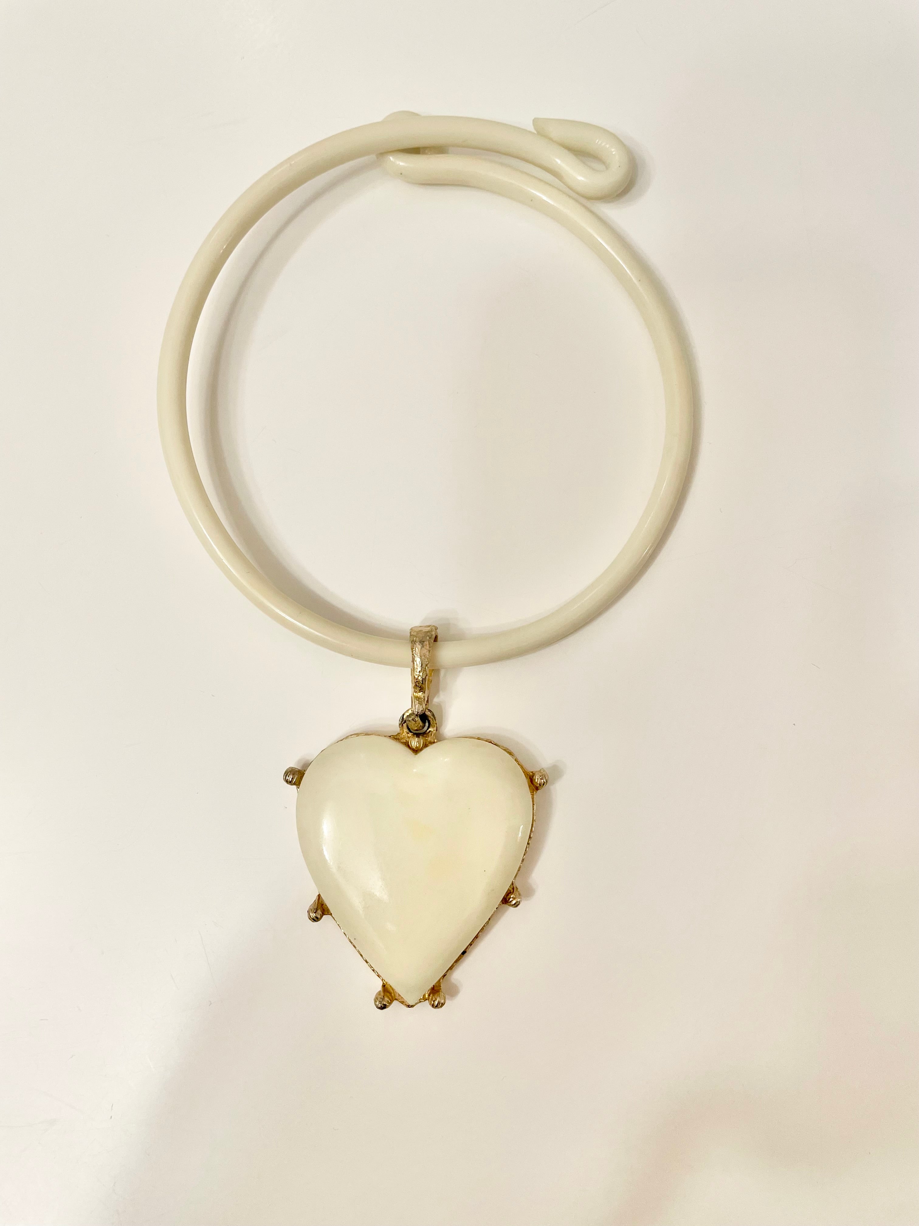 Vintage 1970's  ivory resin heart choker...so chic