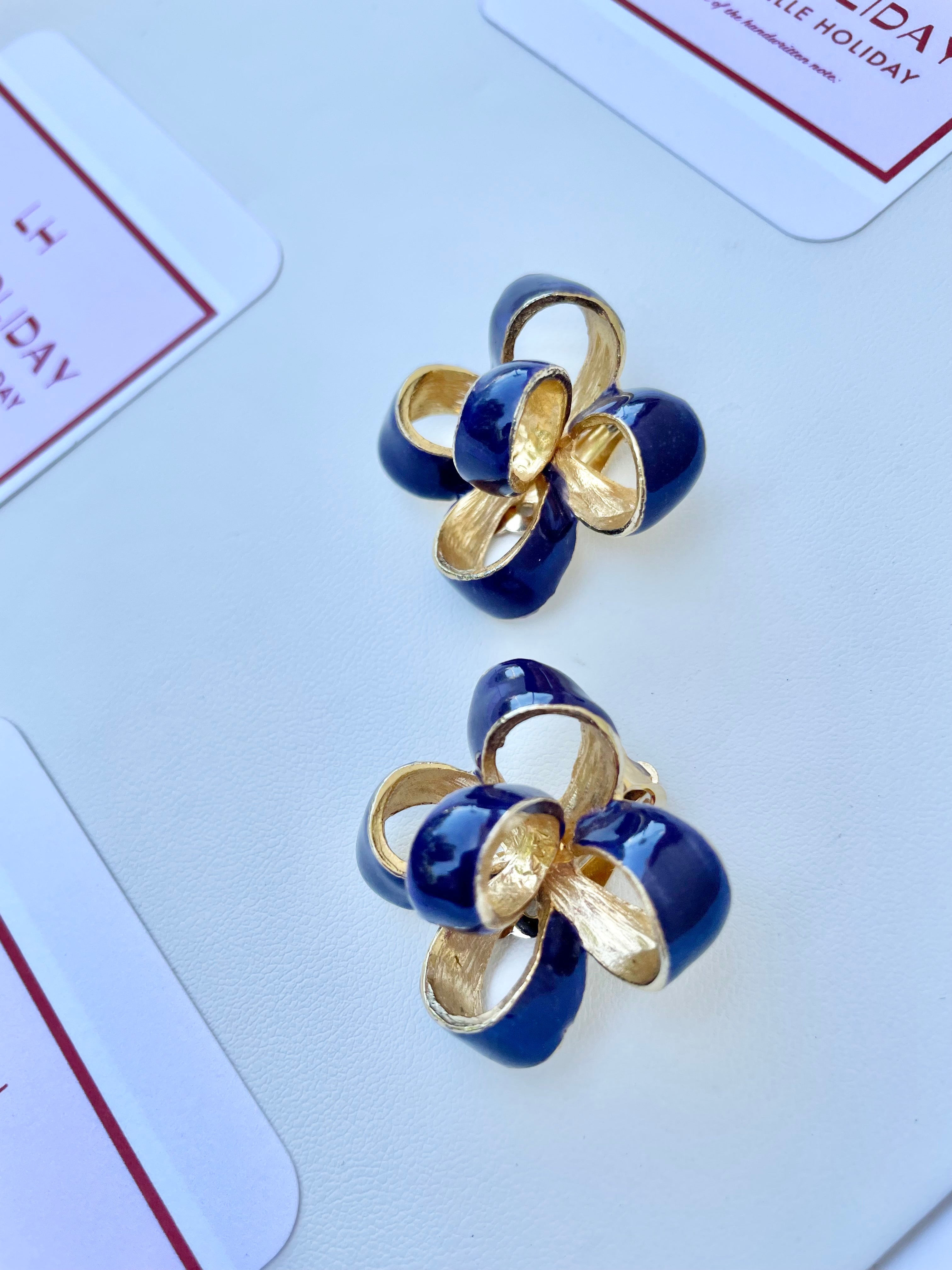 The most lovely purple bow earrings... so feminine!