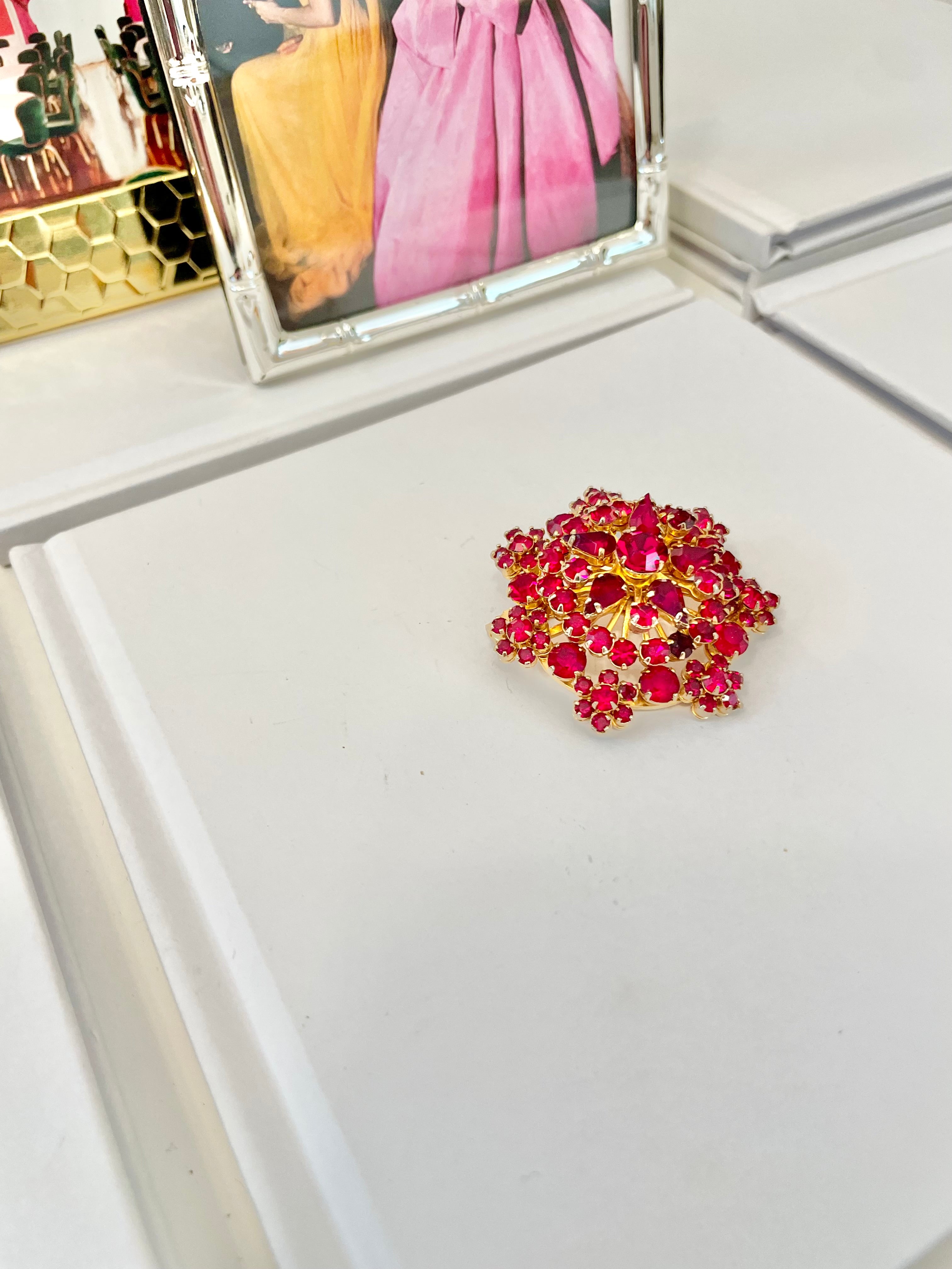 Vintage stunning ruby glass brooch.... so extraordinary!