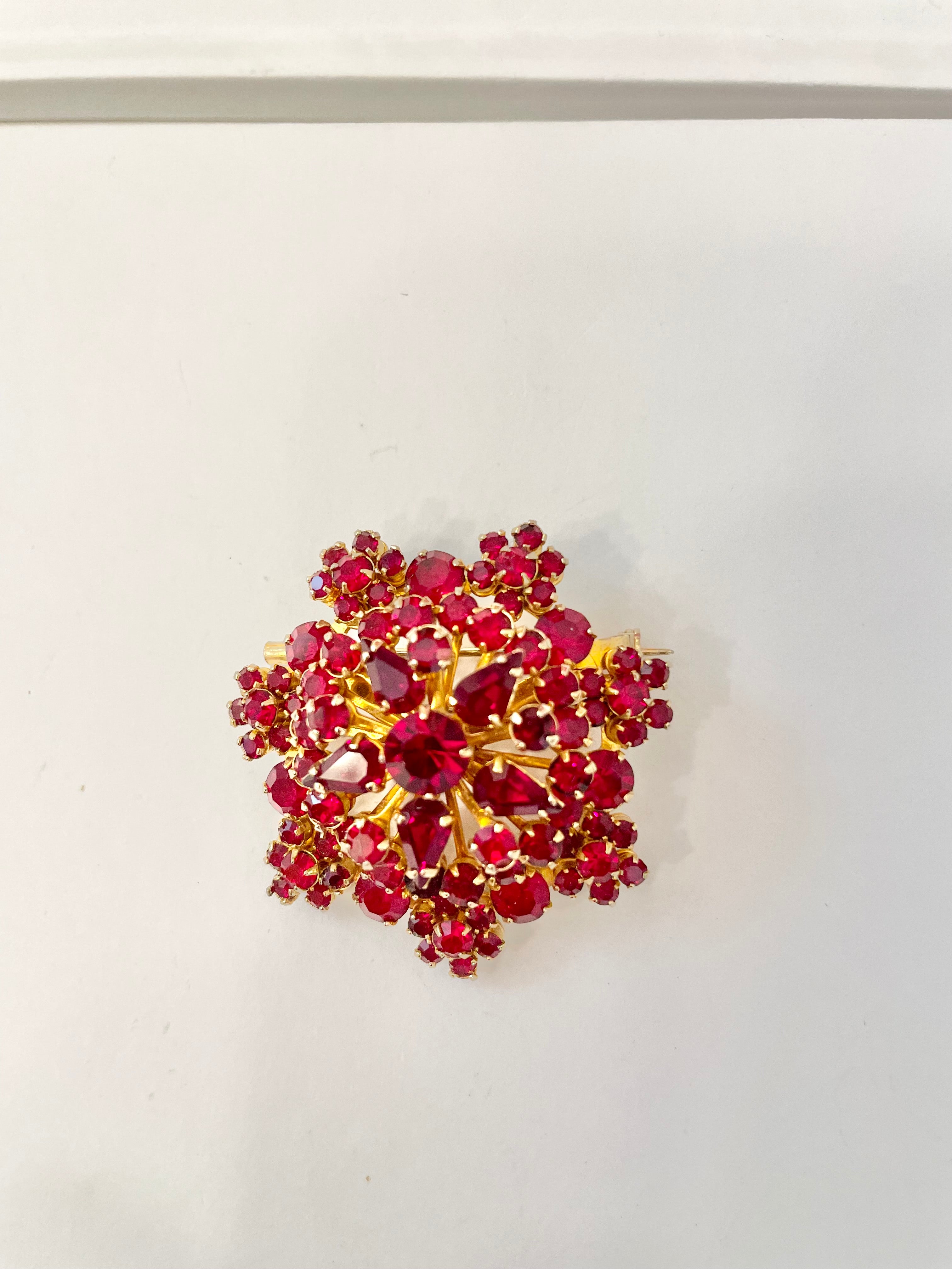 Vintage stunning ruby glass brooch.... so extraordinary!