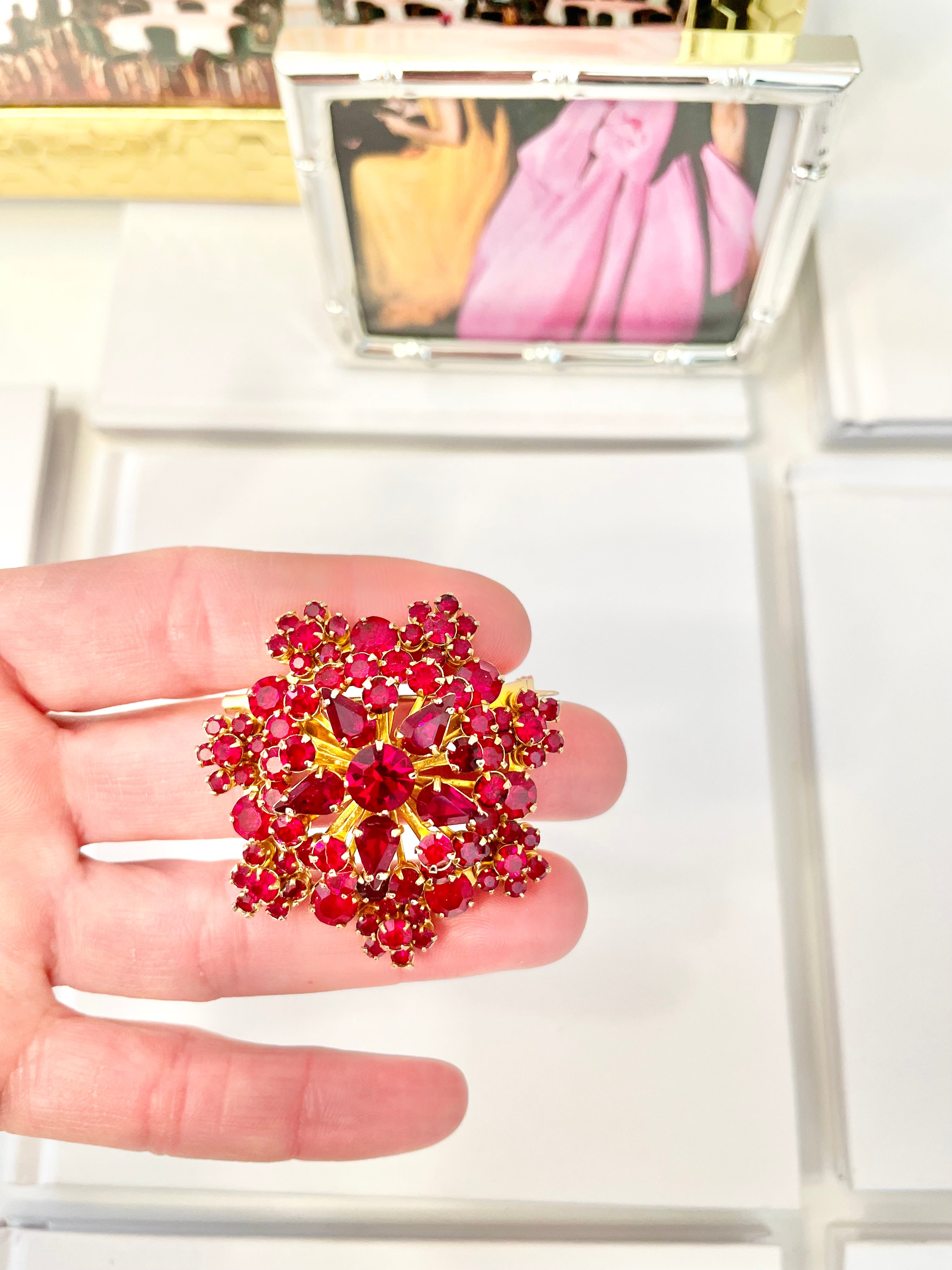 Vintage stunning ruby glass brooch.... so extraordinary!