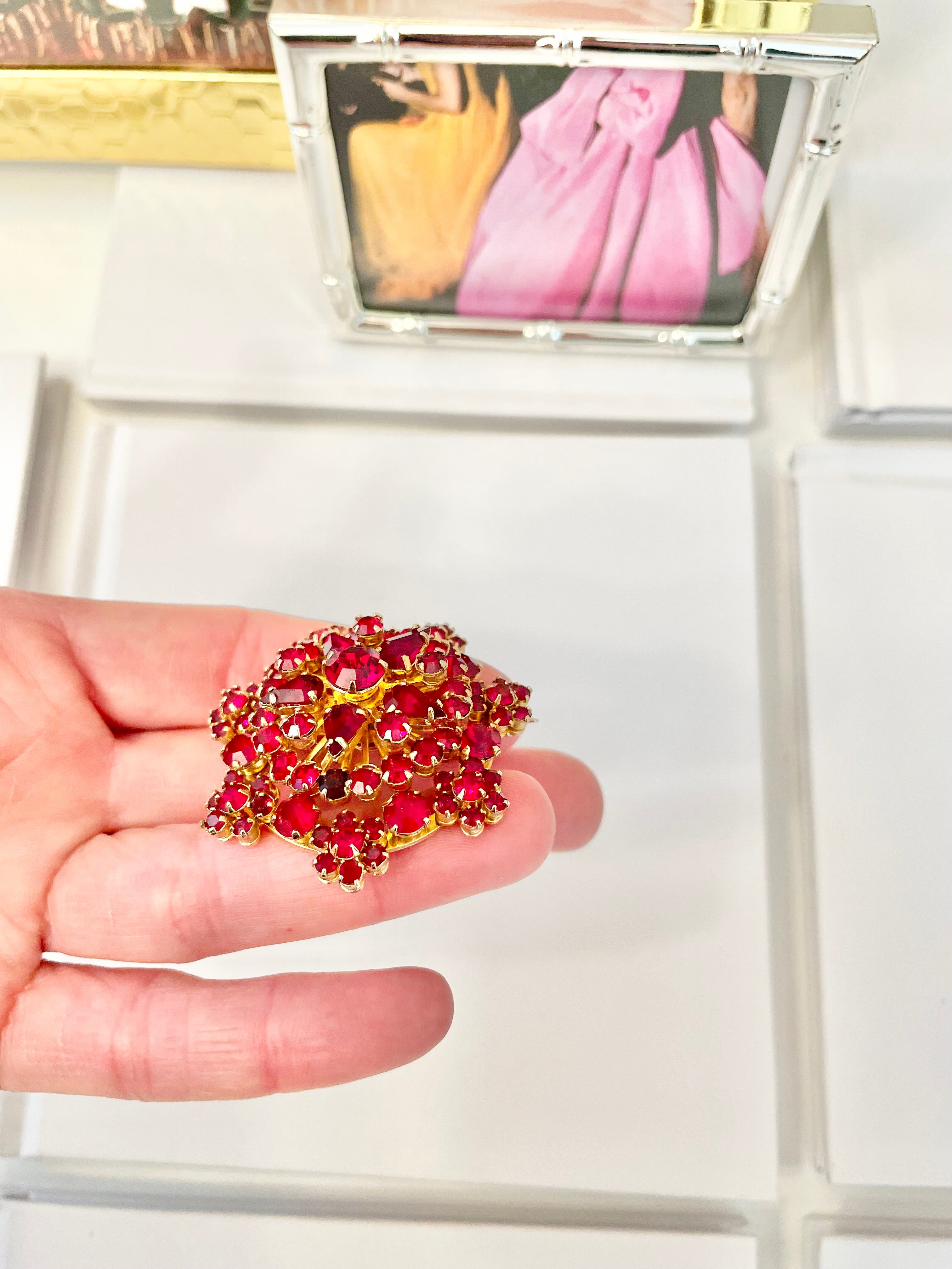 Vintage stunning ruby glass brooch.... so extraordinary!