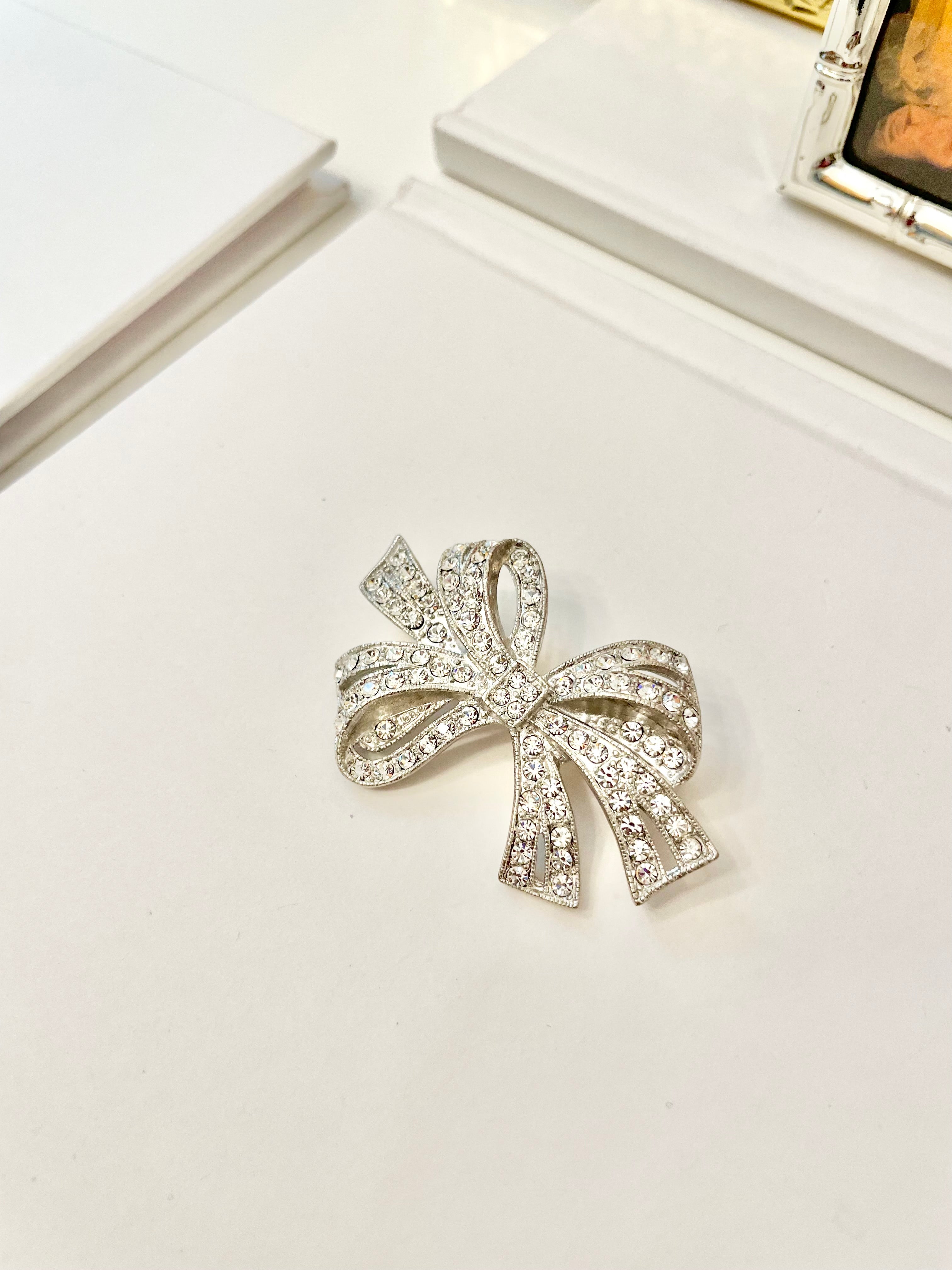 The most elegant silver bow.... so lovely