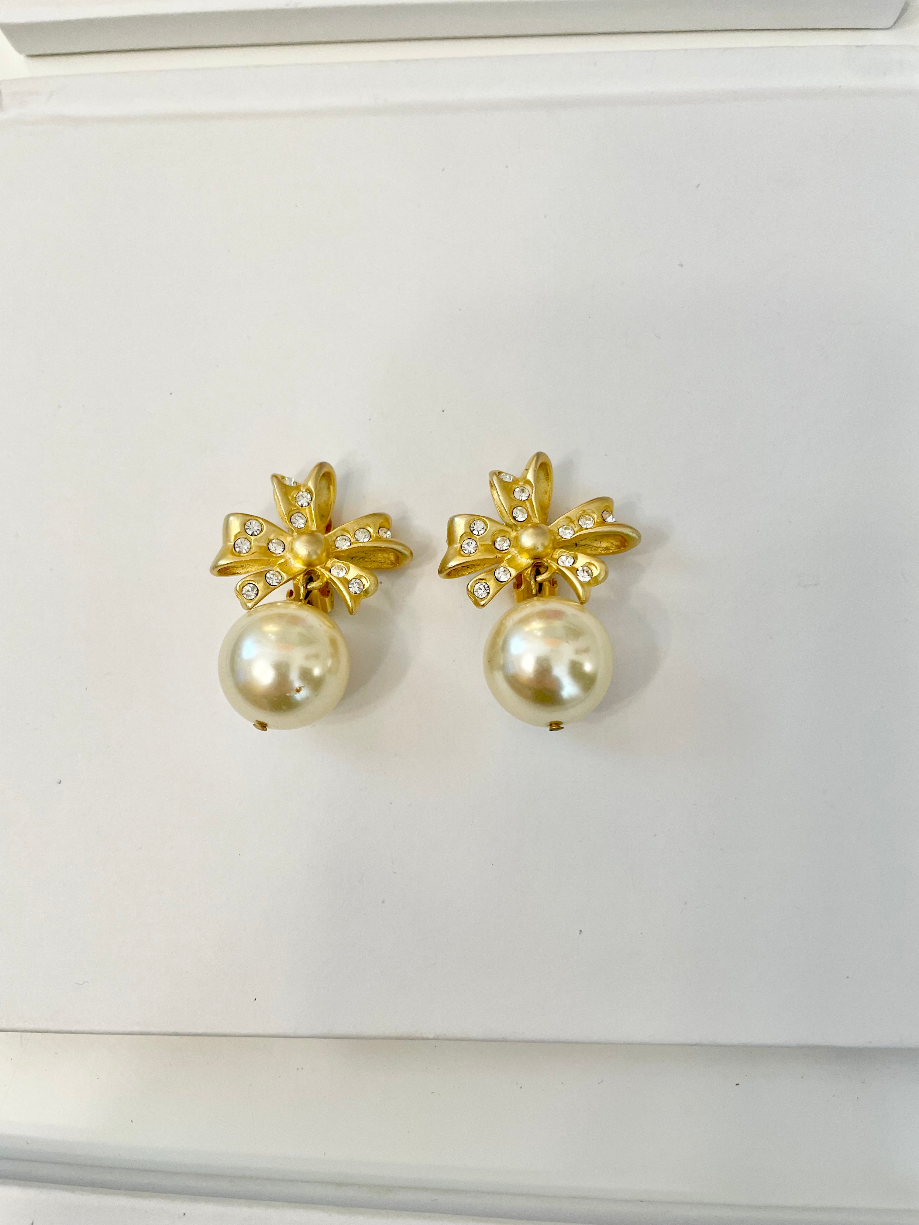 The charming gal loves only pearls! These drop earings are truly divine!!